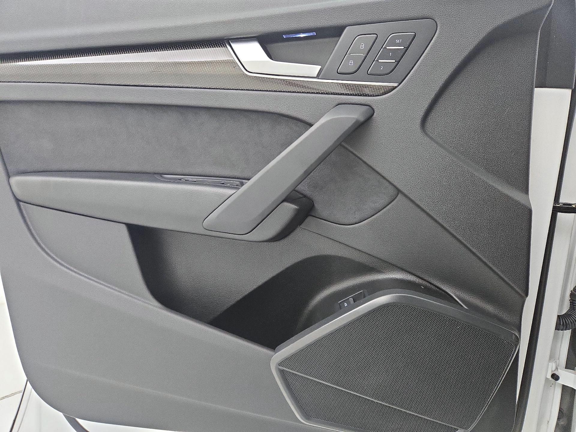 Thumbnail: 2022 Audi SQ5 - 12
