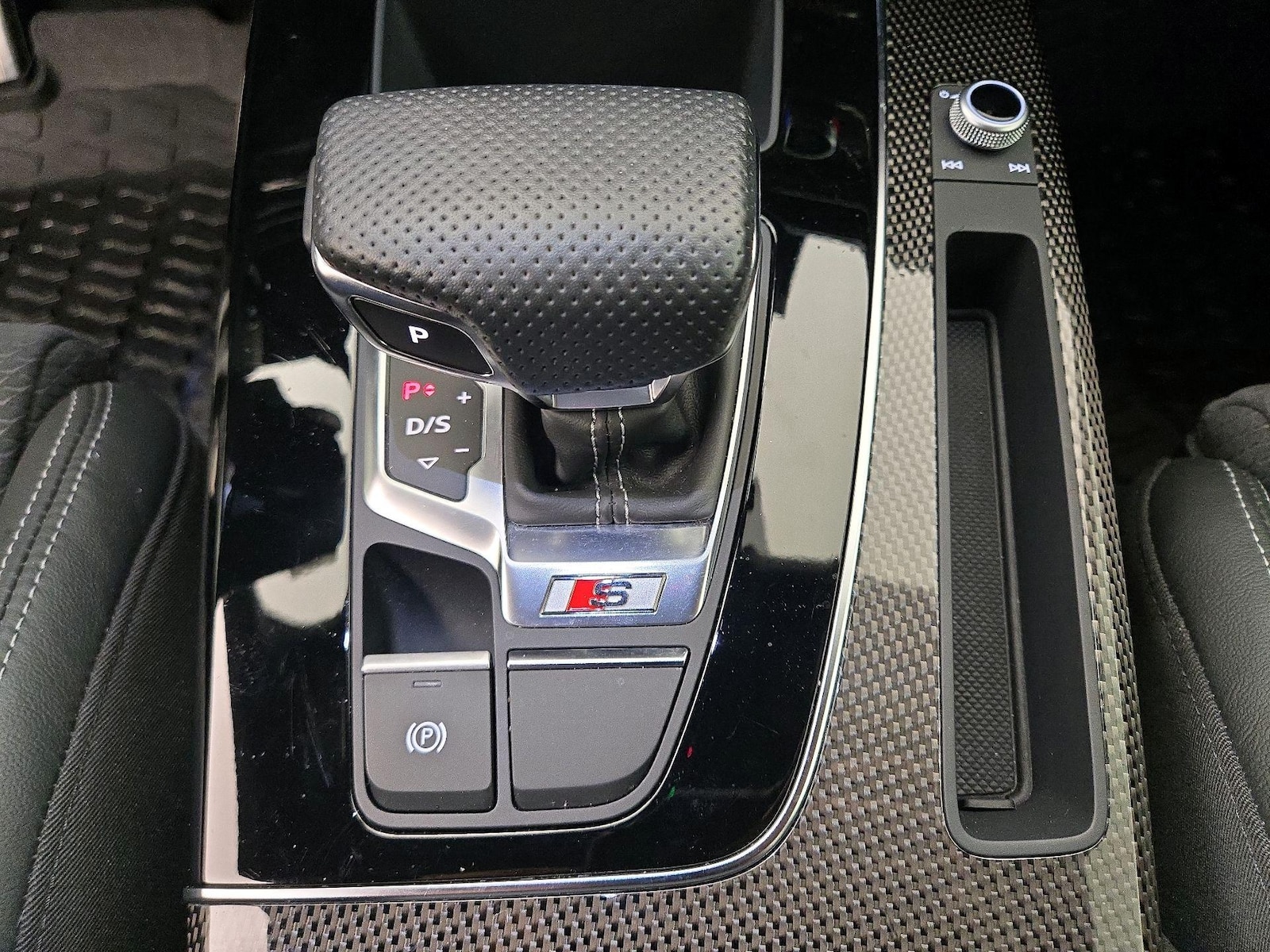 2022 Audi SQ5 Premium - Photo 18