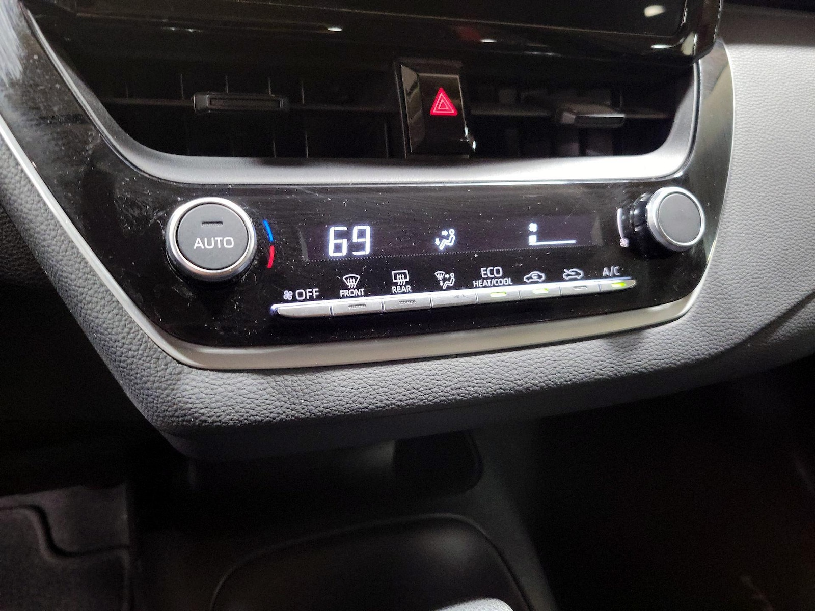 2024 Toyota Corolla LE - Photo 17