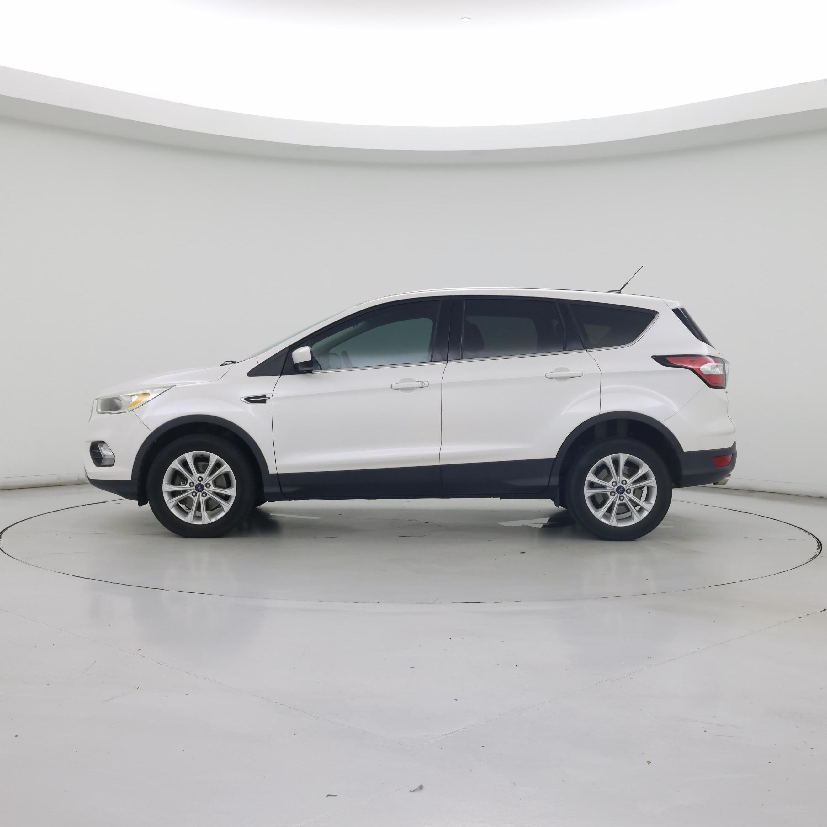 Thumbnail: 2017 Ford Escape - 3
