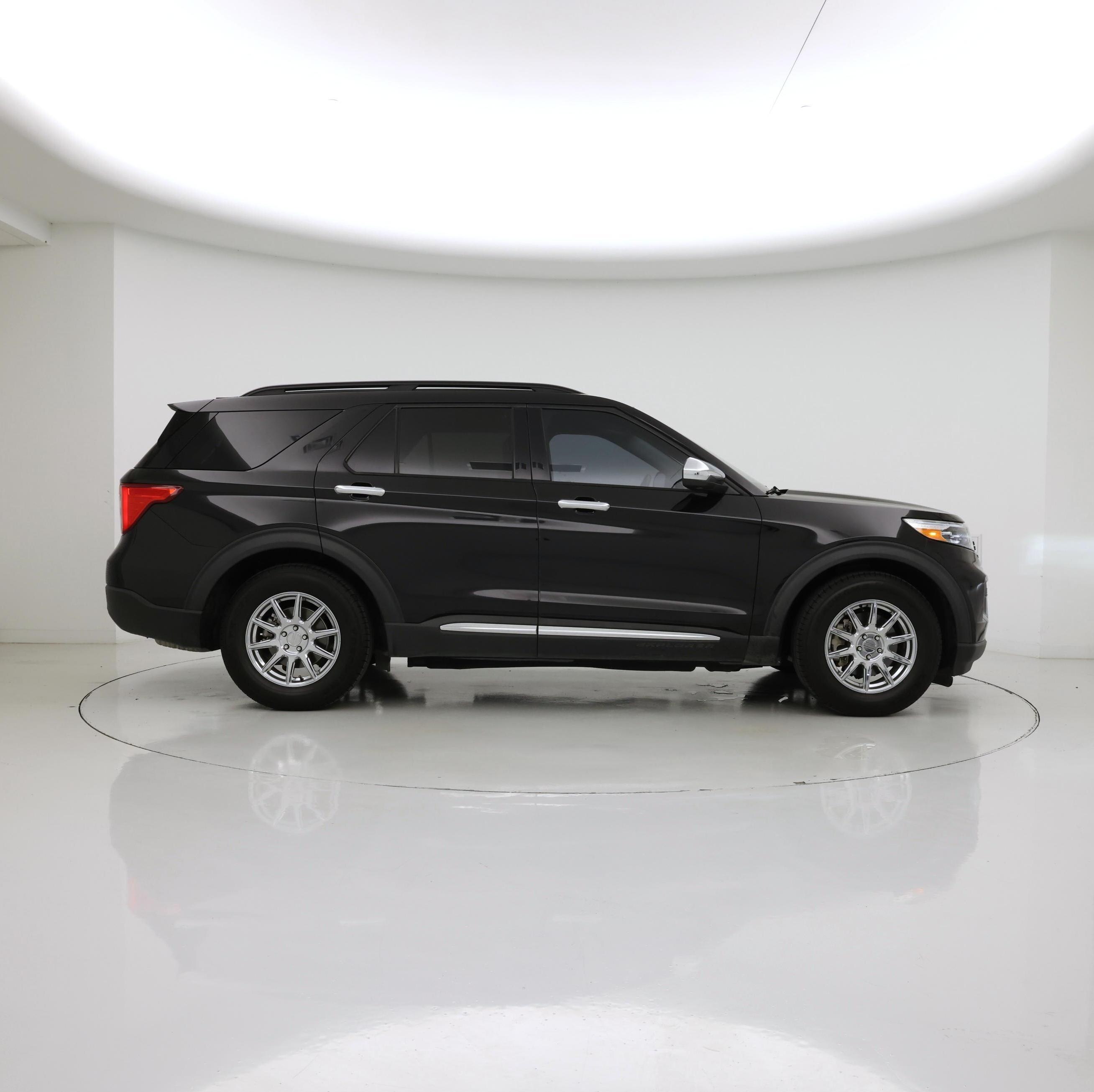 Thumbnail: 2021 Ford Explorer - 7