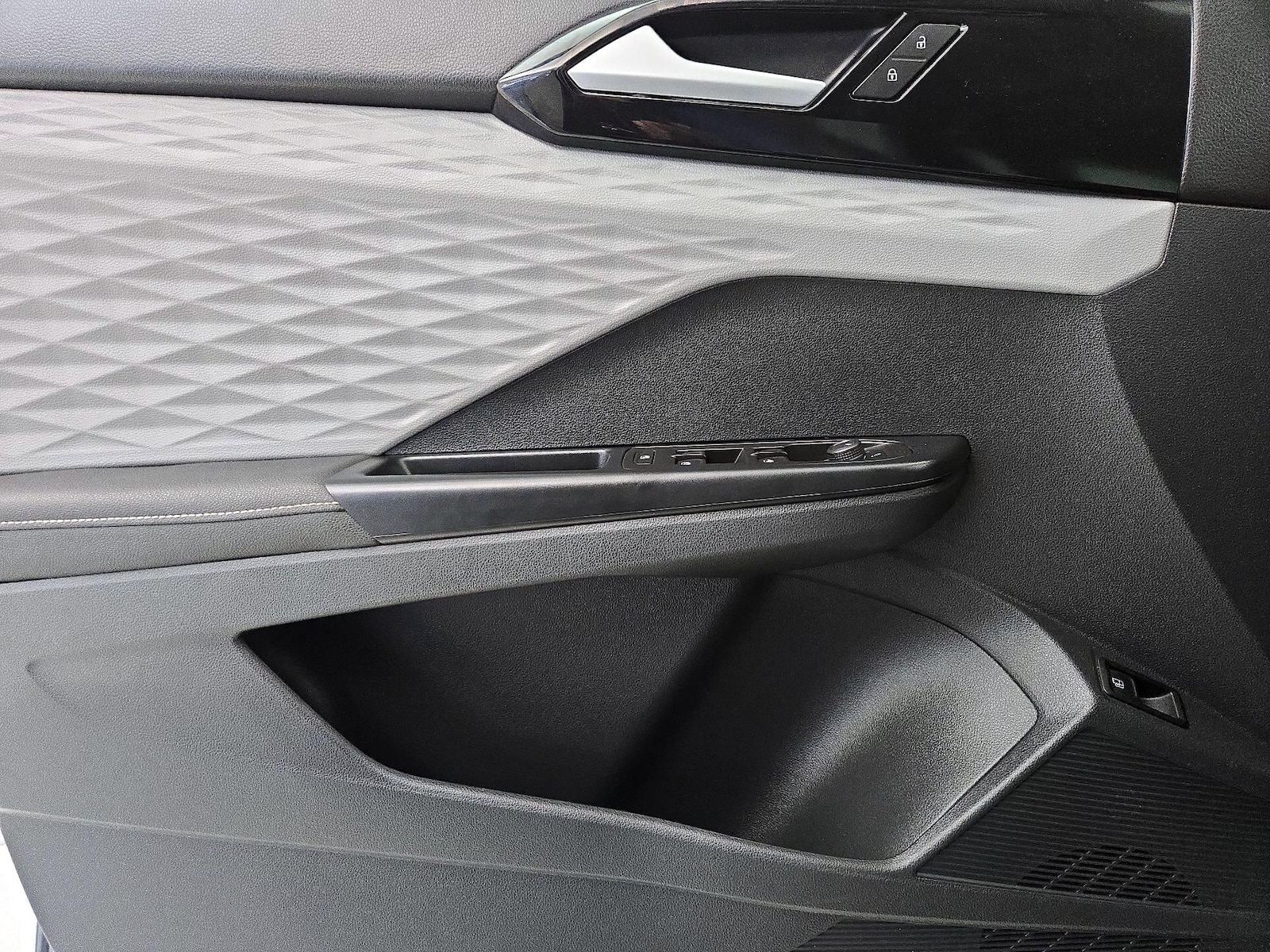 2024 Volkswagen Taos S - Photo 13