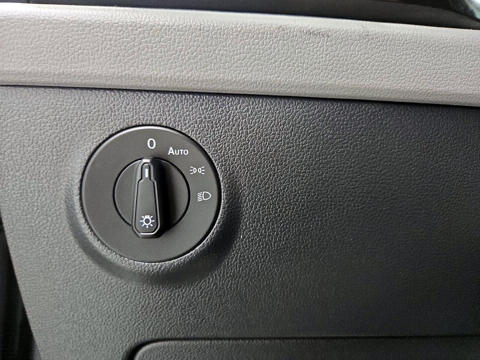 2024 Volkswagen Taos S - Photo 14