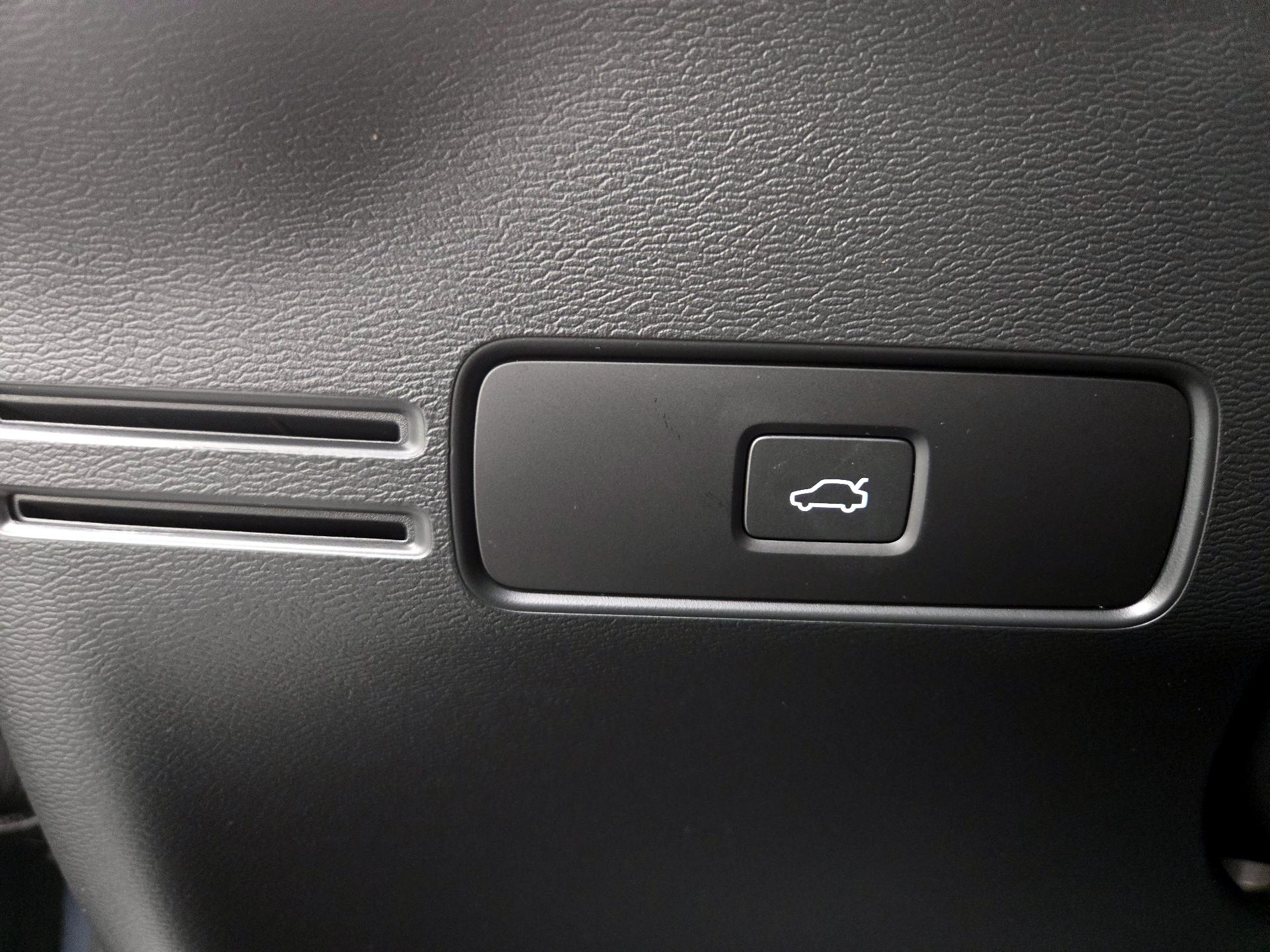 Thumbnail: 2023 Volvo XC40 - 13