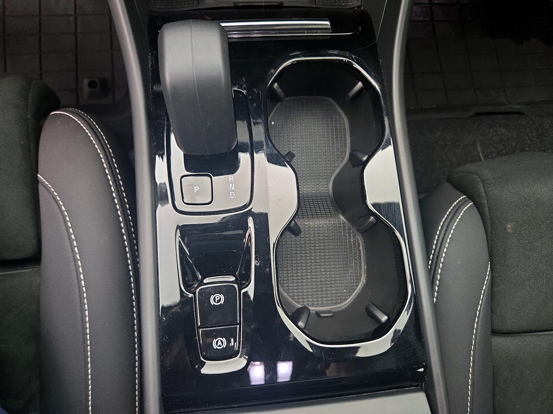 Thumbnail: 2023 Volvo XC40 - 17