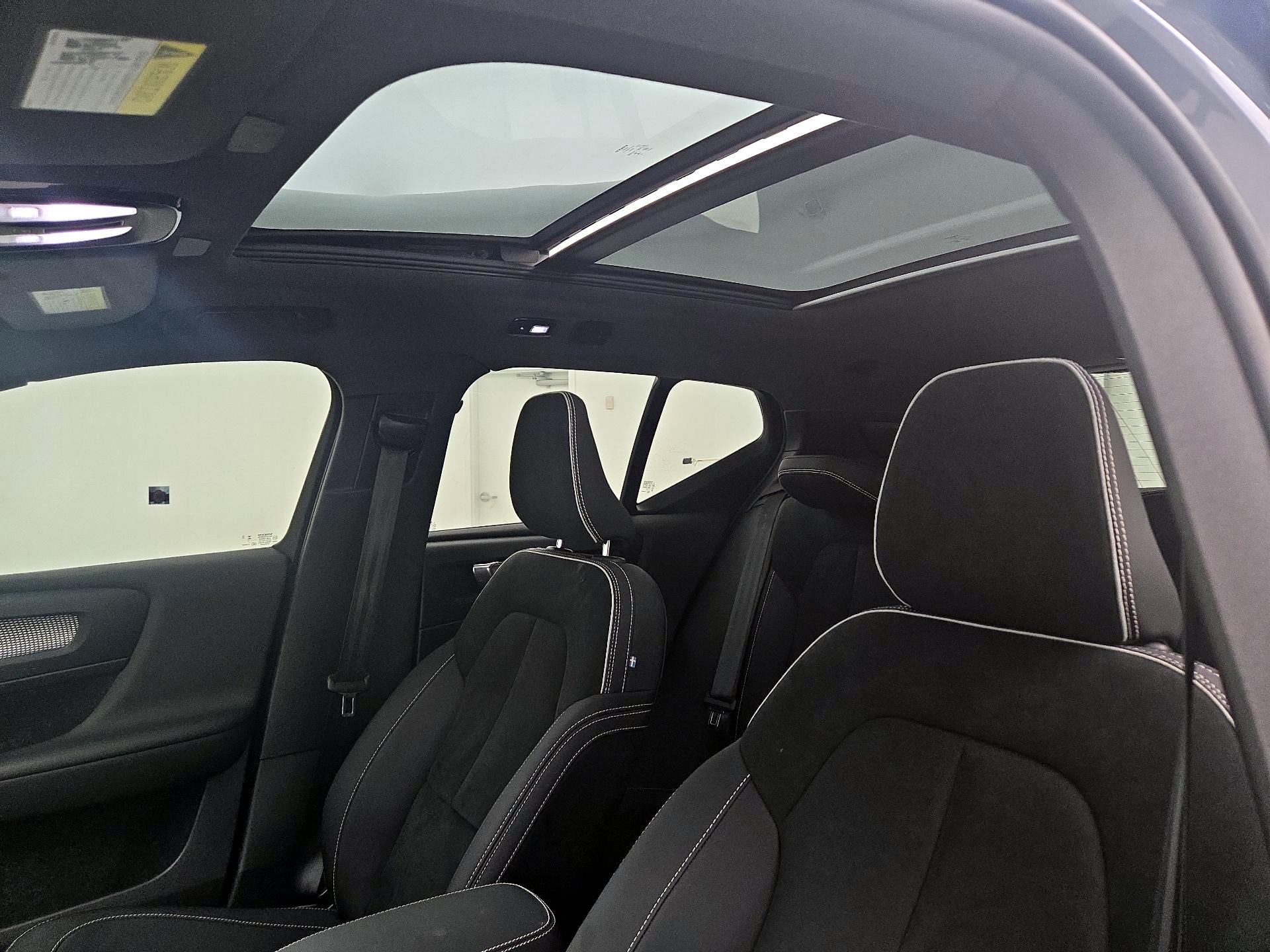 Thumbnail: 2023 Volvo XC40 - 19