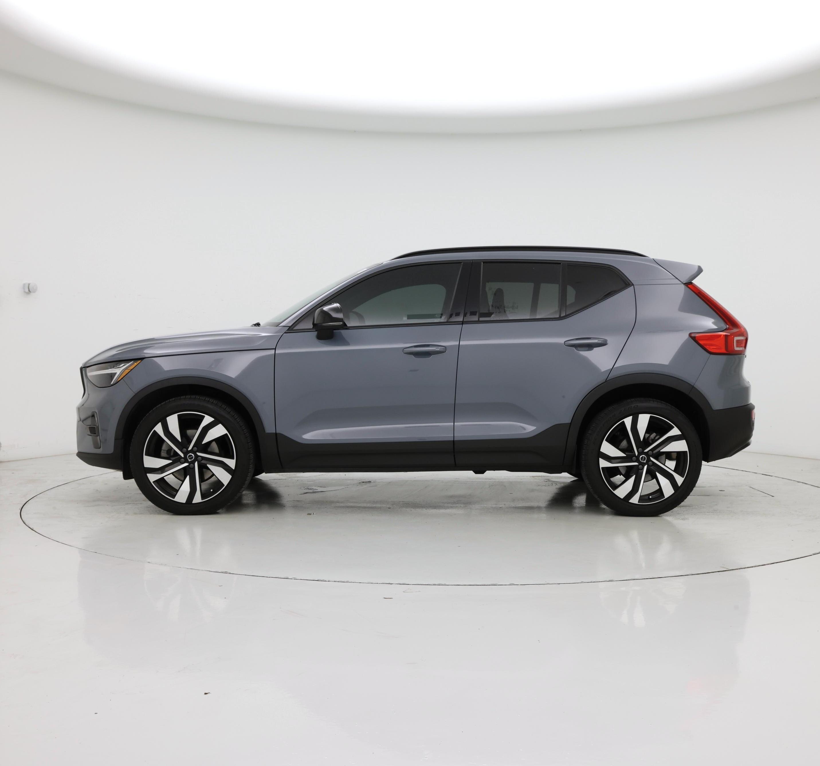 Thumbnail: 2023 Volvo XC40 - 3