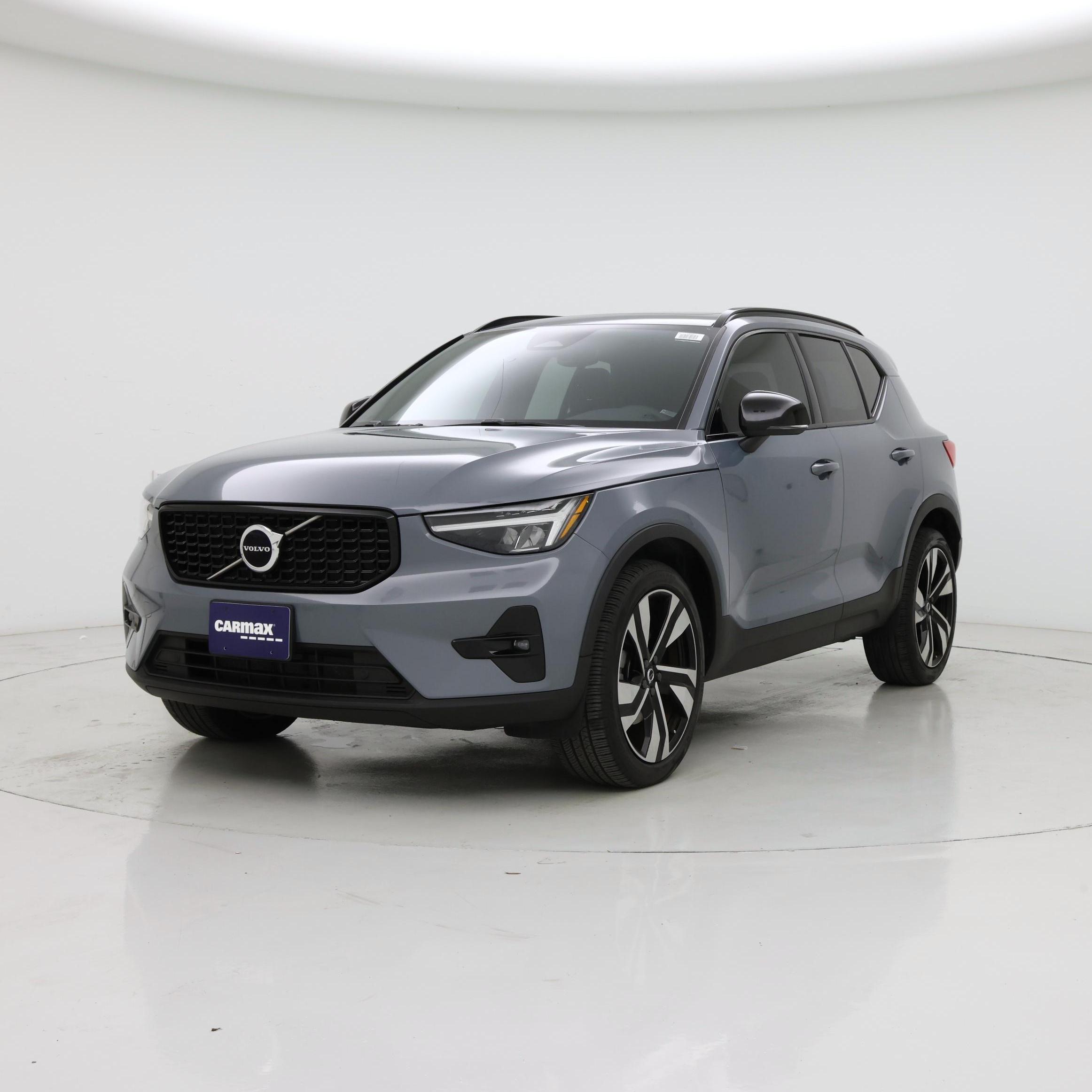 Thumbnail: 2023 Volvo XC40 - 4