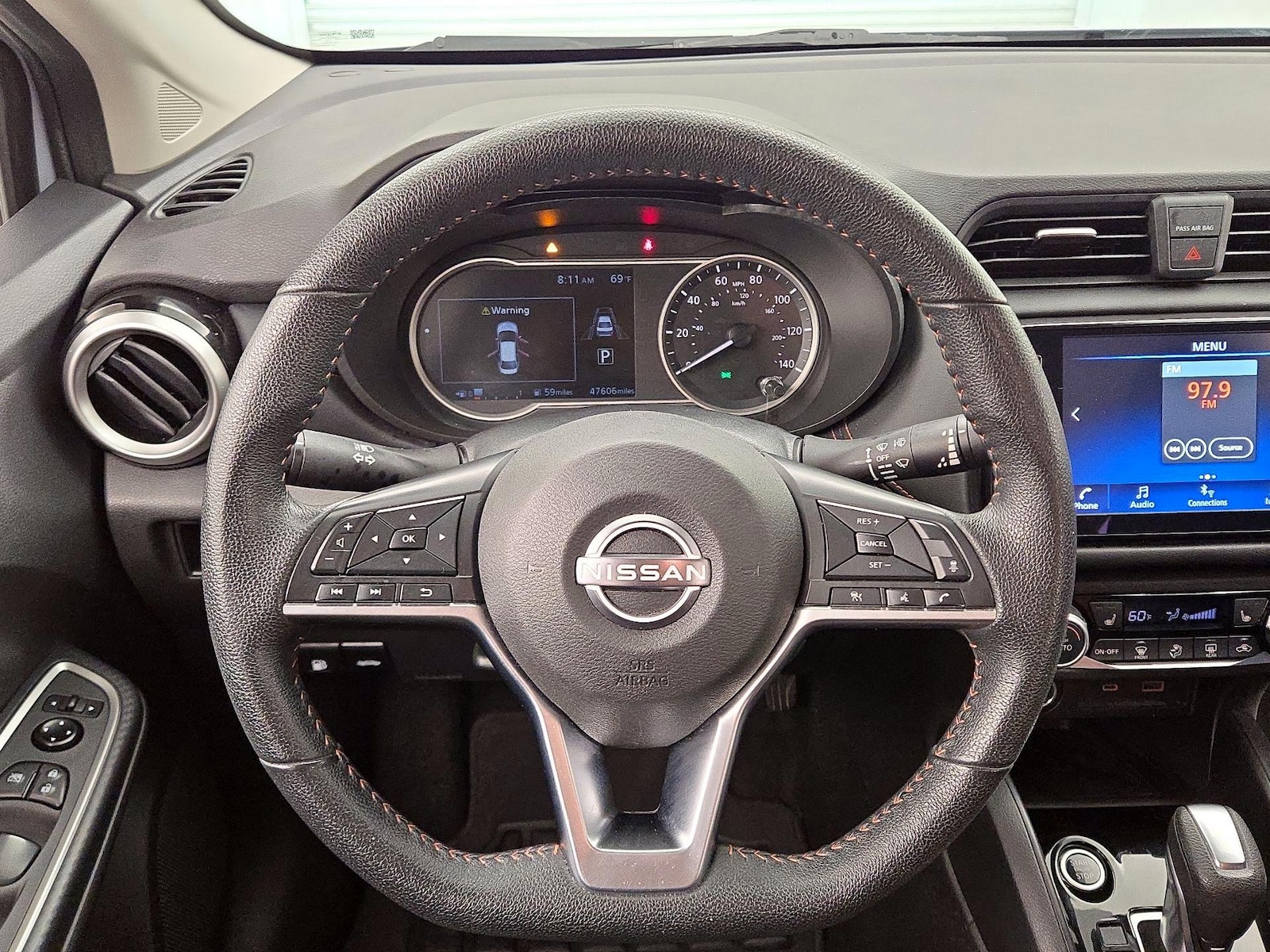 2025 Nissan Versa Sedan SR - Photo 11