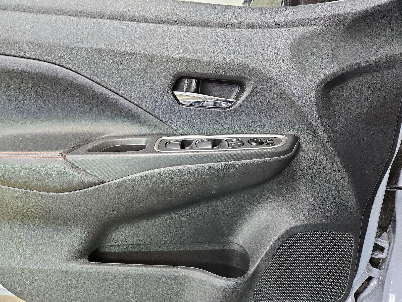 2025 Nissan Versa Sedan SR - Photo 13