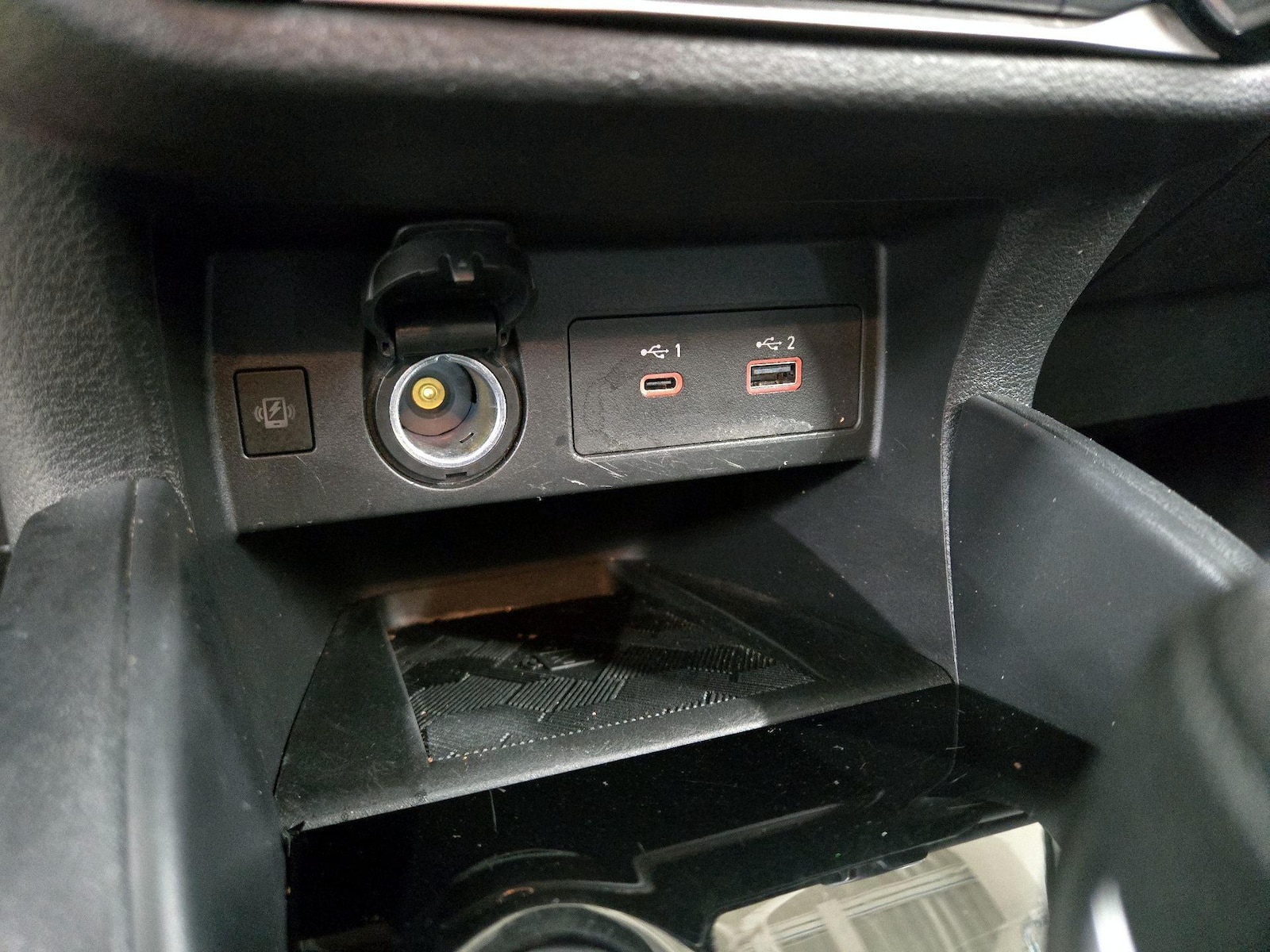 2025 Nissan Versa Sedan SR - Photo 19