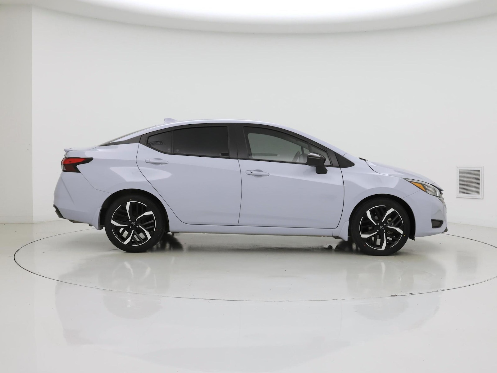 2025 Nissan Versa Sedan SR - Photo 8