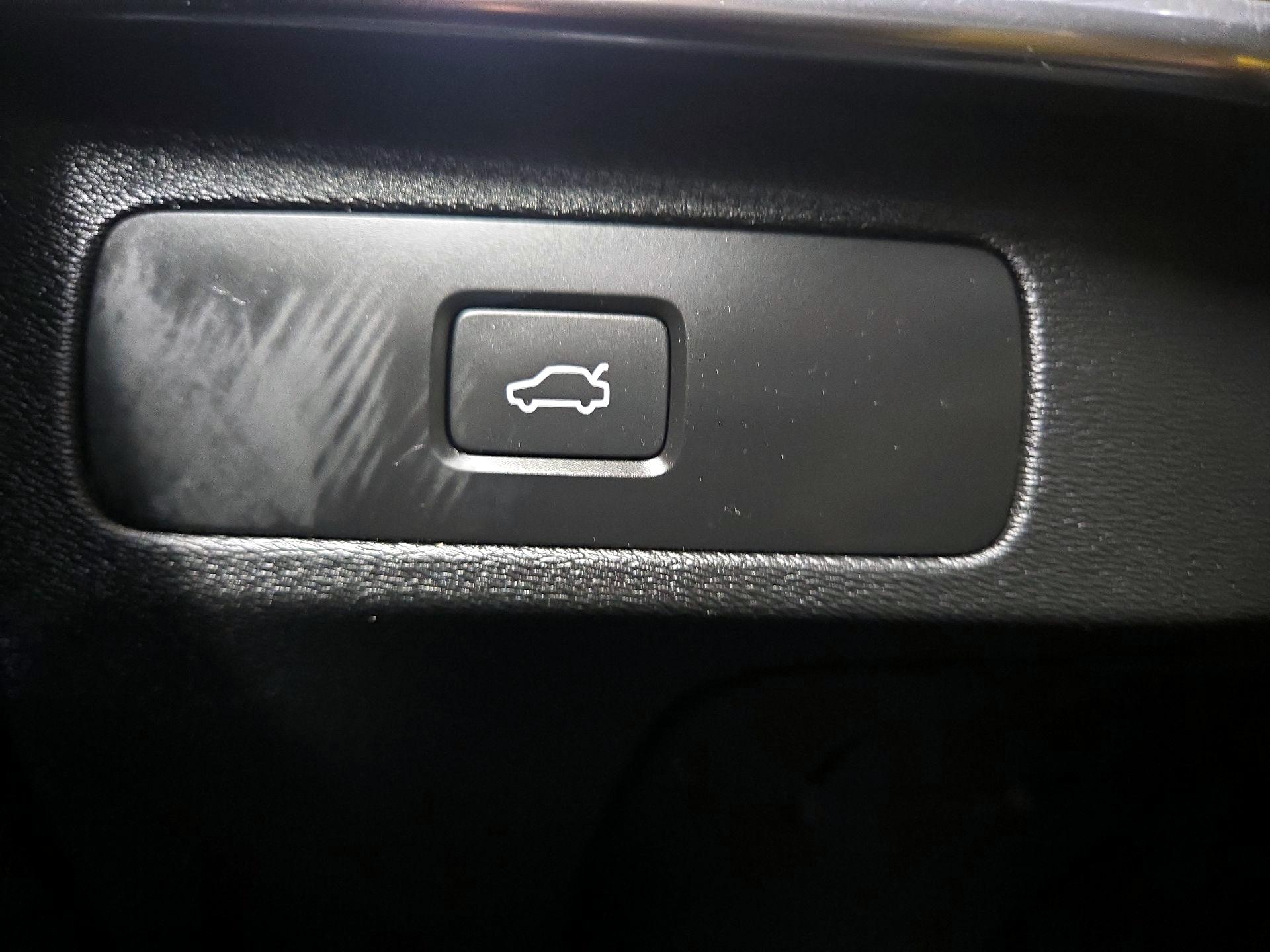 Thumbnail: 2023 Volvo XC90 - 13