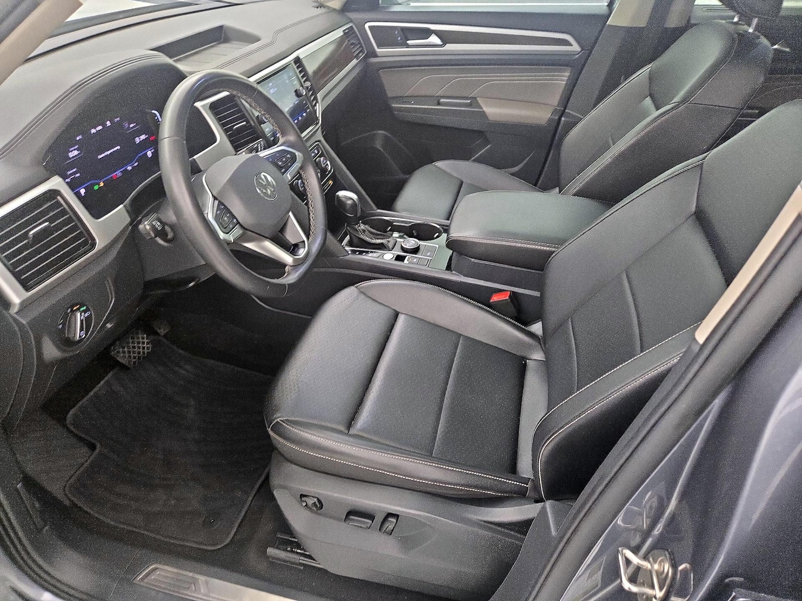 2023 Volkswagen Atlas SE w/Tech - Photo 10
