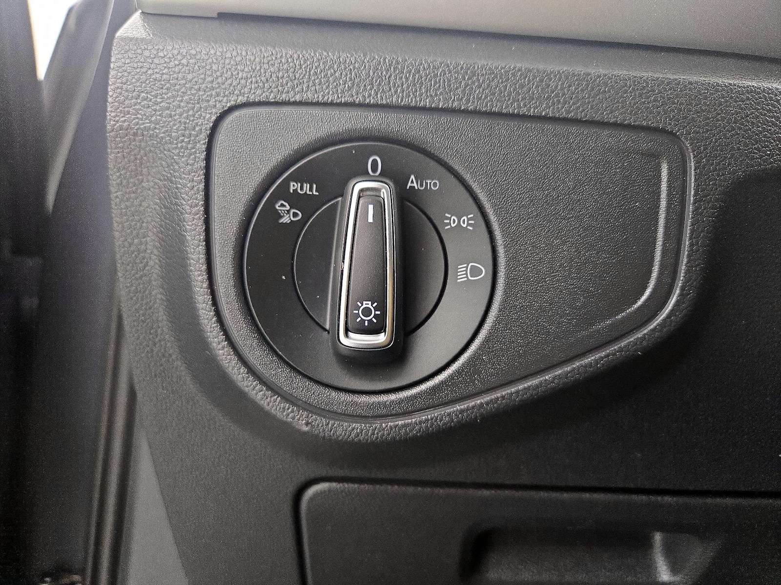2023 Volkswagen Atlas SE w/Tech - Photo 12