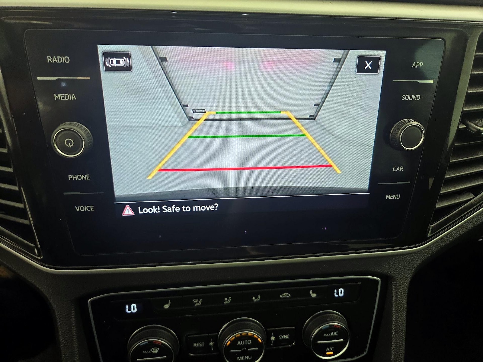 2023 Volkswagen Atlas SE w/Tech - Photo 13