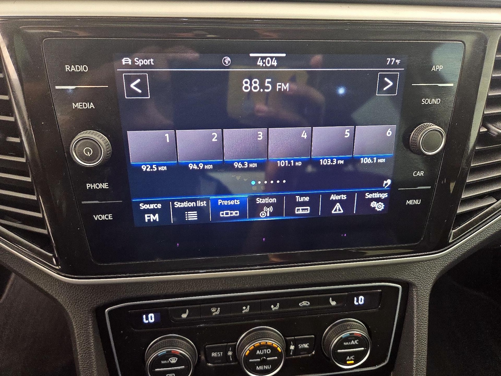 2023 Volkswagen Atlas SE w/Tech - Photo 14