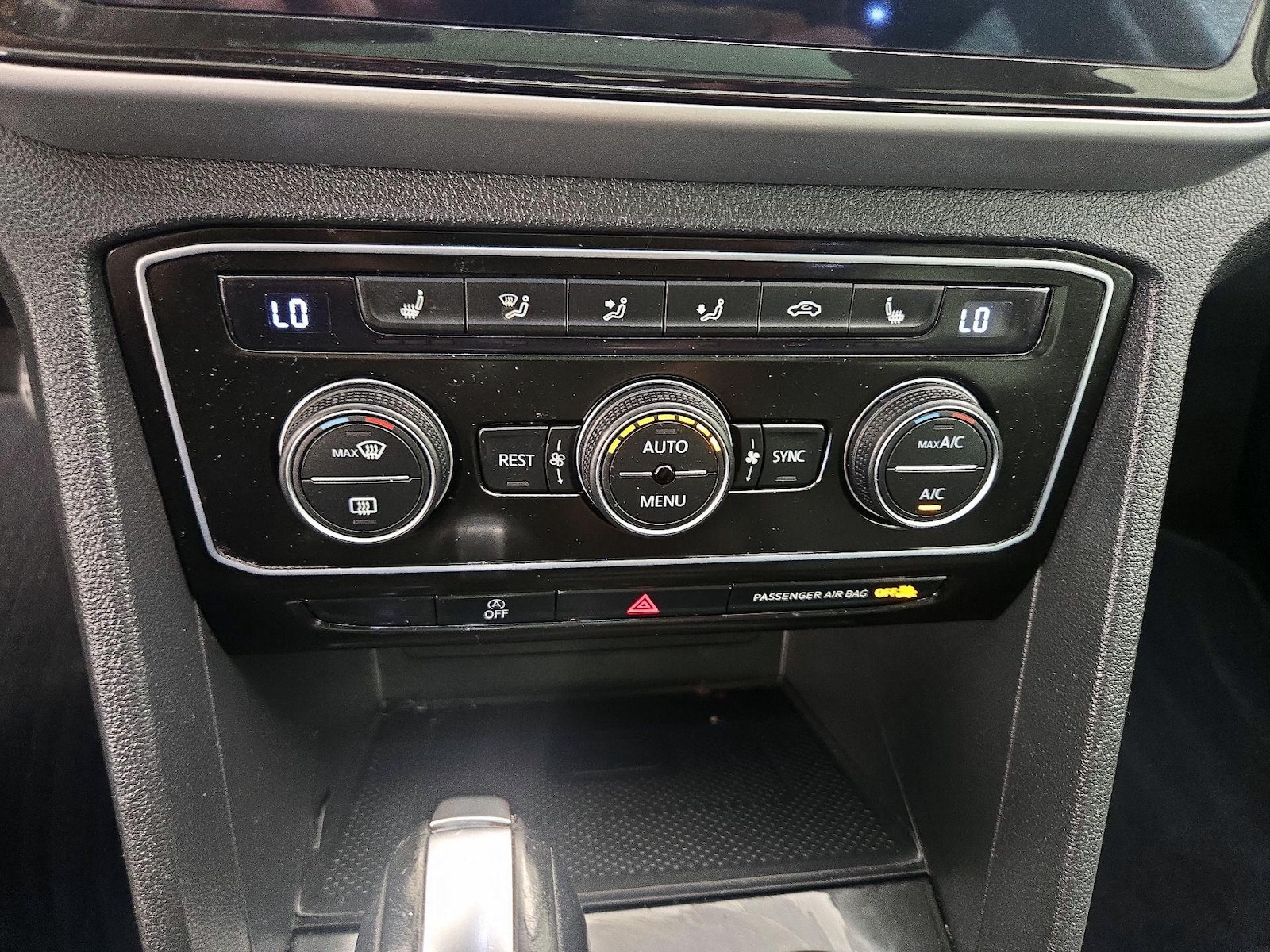 2023 Volkswagen Atlas SE w/Tech - Photo 15