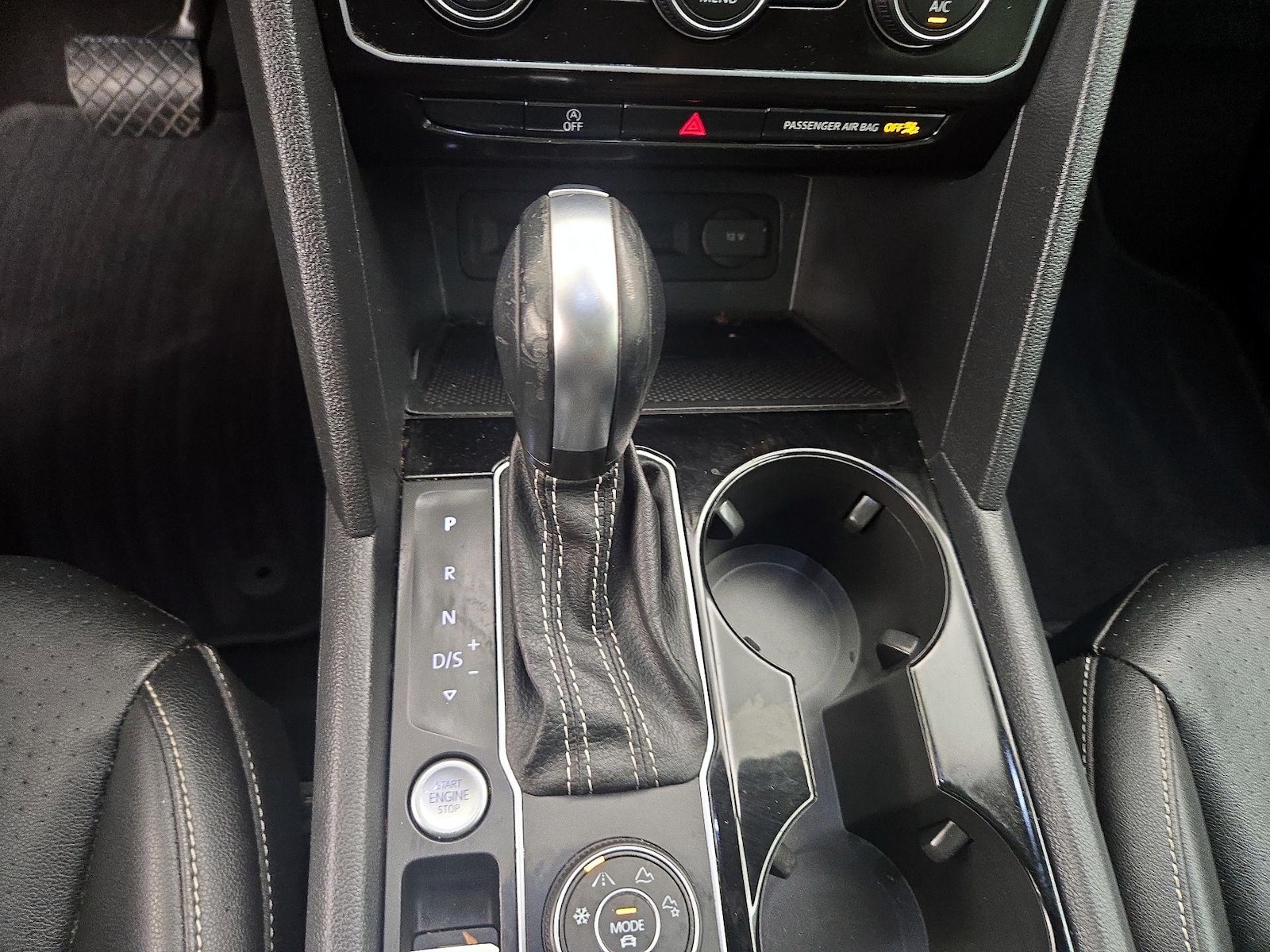 2023 Volkswagen Atlas SE w/Tech - Photo 16