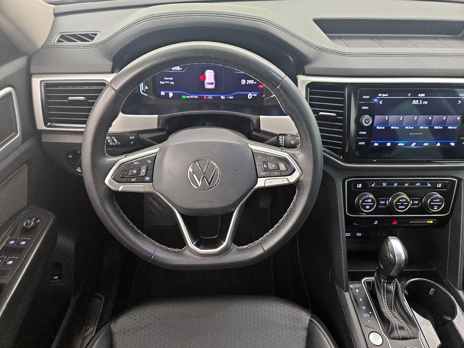 2023 Volkswagen Atlas SE w/Tech - Photo 9