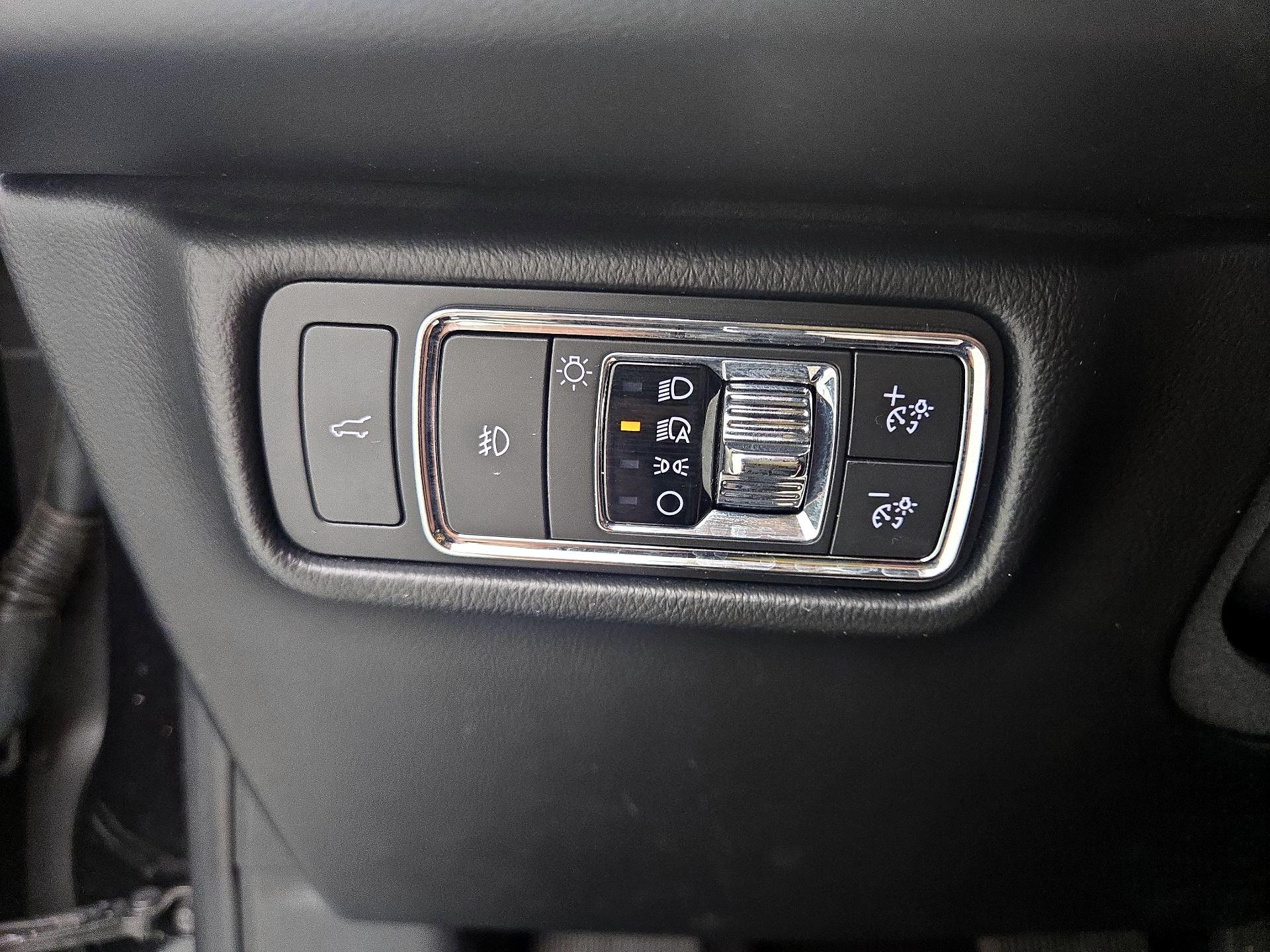 Thumbnail: 2021 Lincoln Aviator - 11
