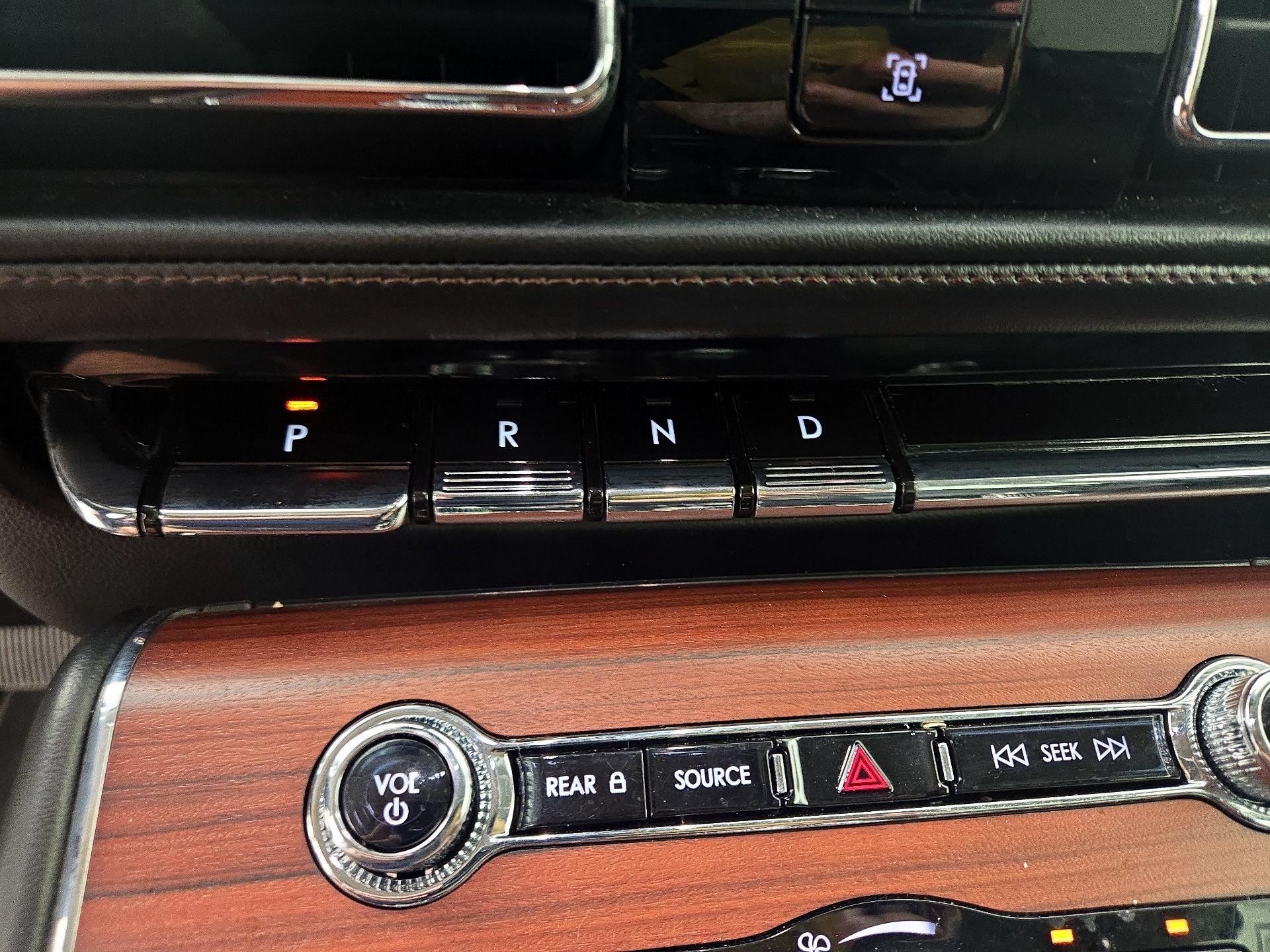 Thumbnail: 2021 Lincoln Aviator - 16
