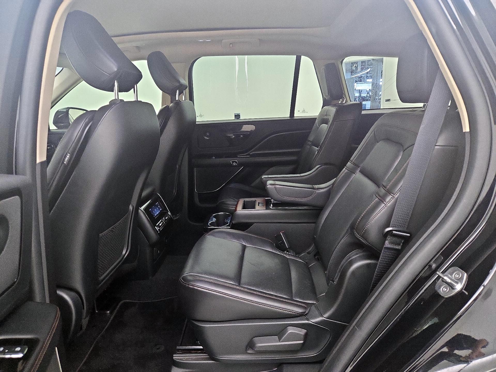 Thumbnail: 2021 Lincoln Aviator - 19