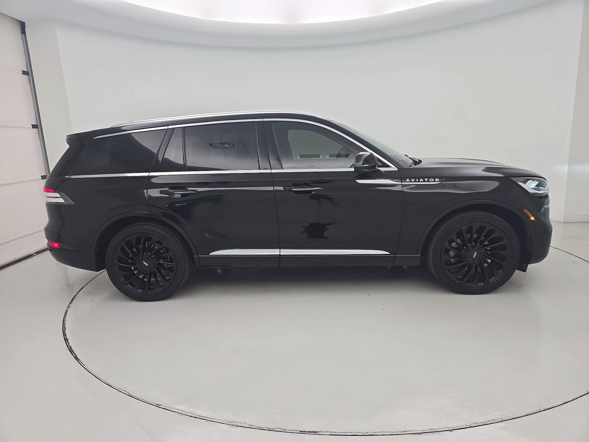 Thumbnail: 2021 Lincoln Aviator - 4