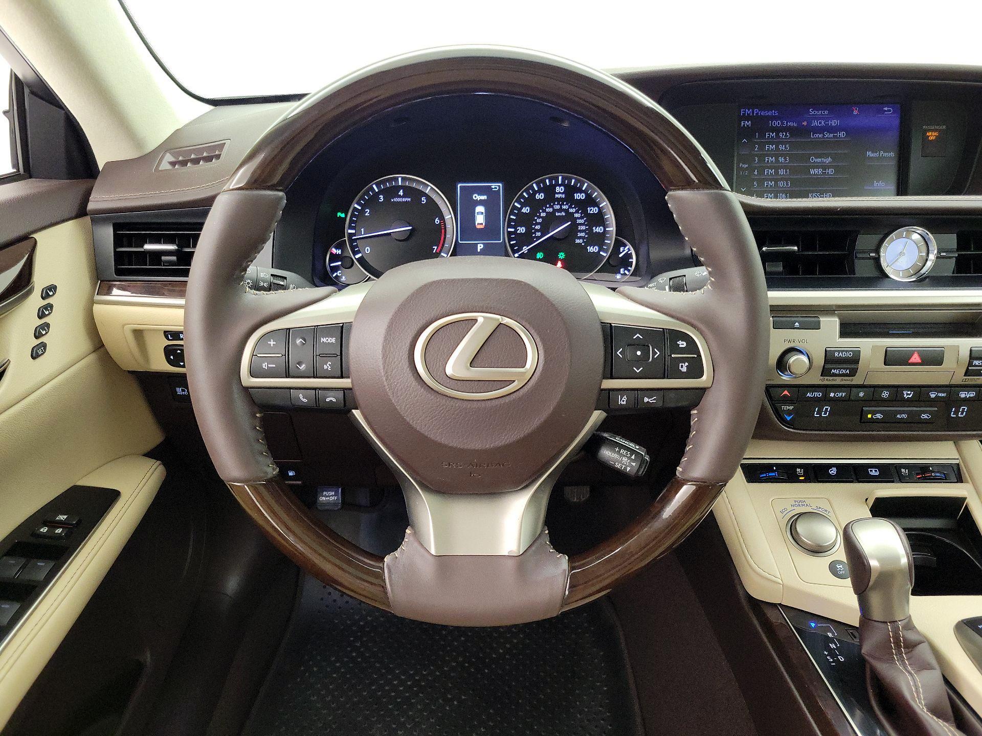 Thumbnail: 2018 Lexus ES - 10
