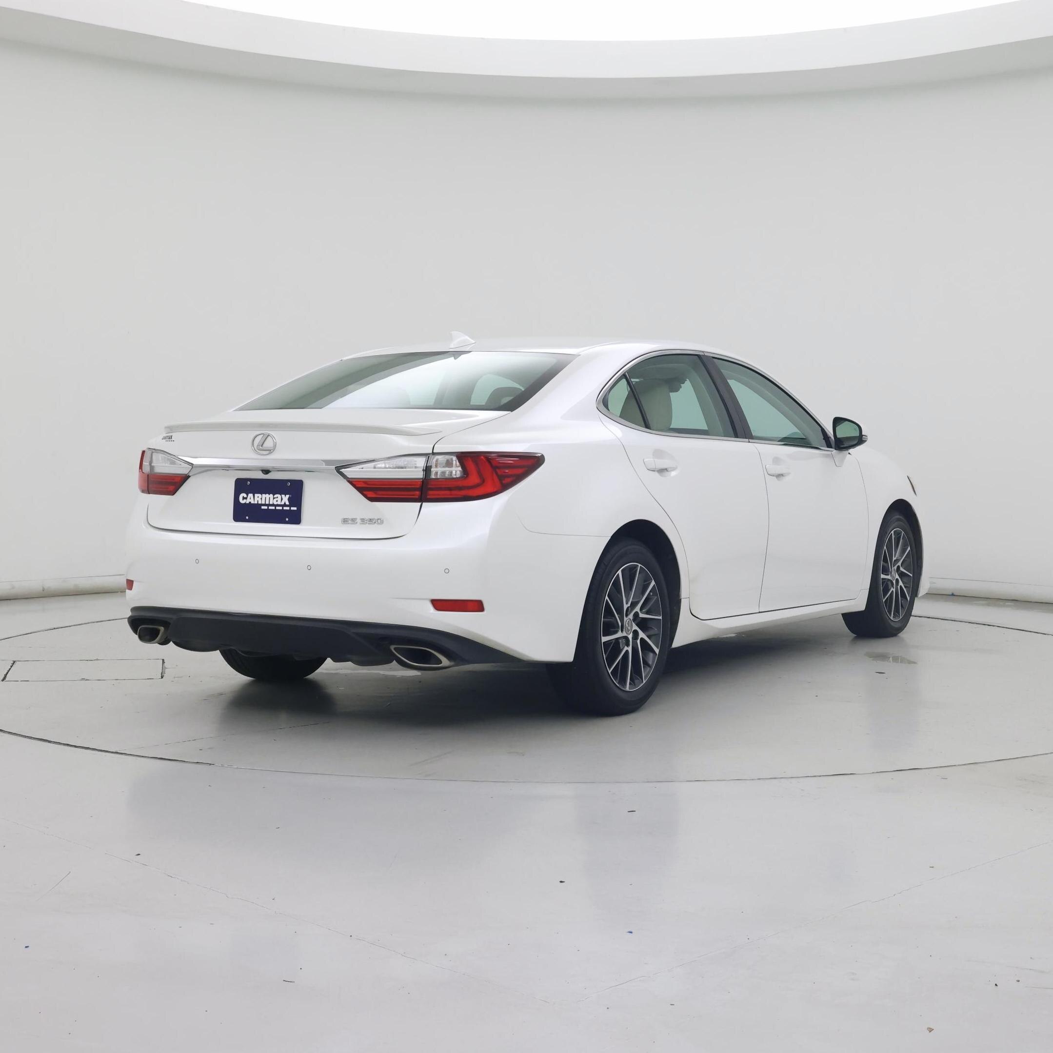 Thumbnail: 2018 Lexus ES - 8