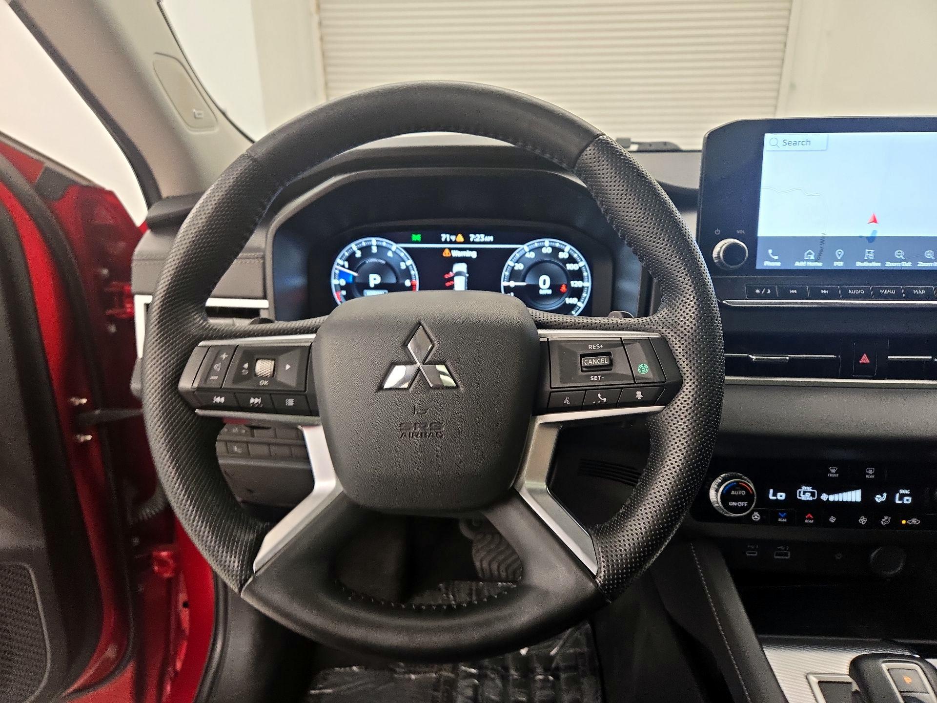Thumbnail: 2023 Mitsubishi Outlander - 10