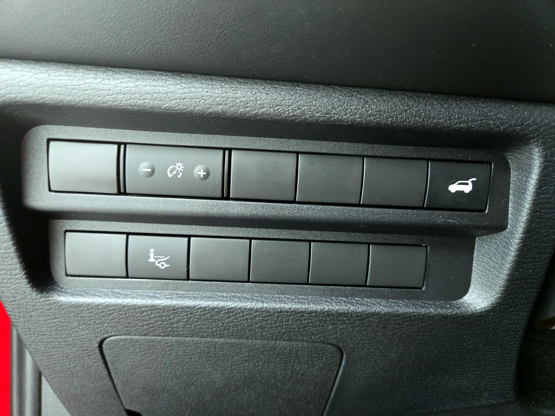 Thumbnail: 2023 Mitsubishi Outlander - 13