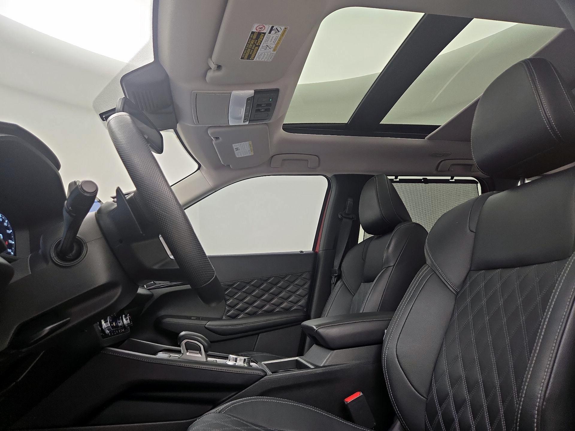 Thumbnail: 2023 Mitsubishi Outlander - 20