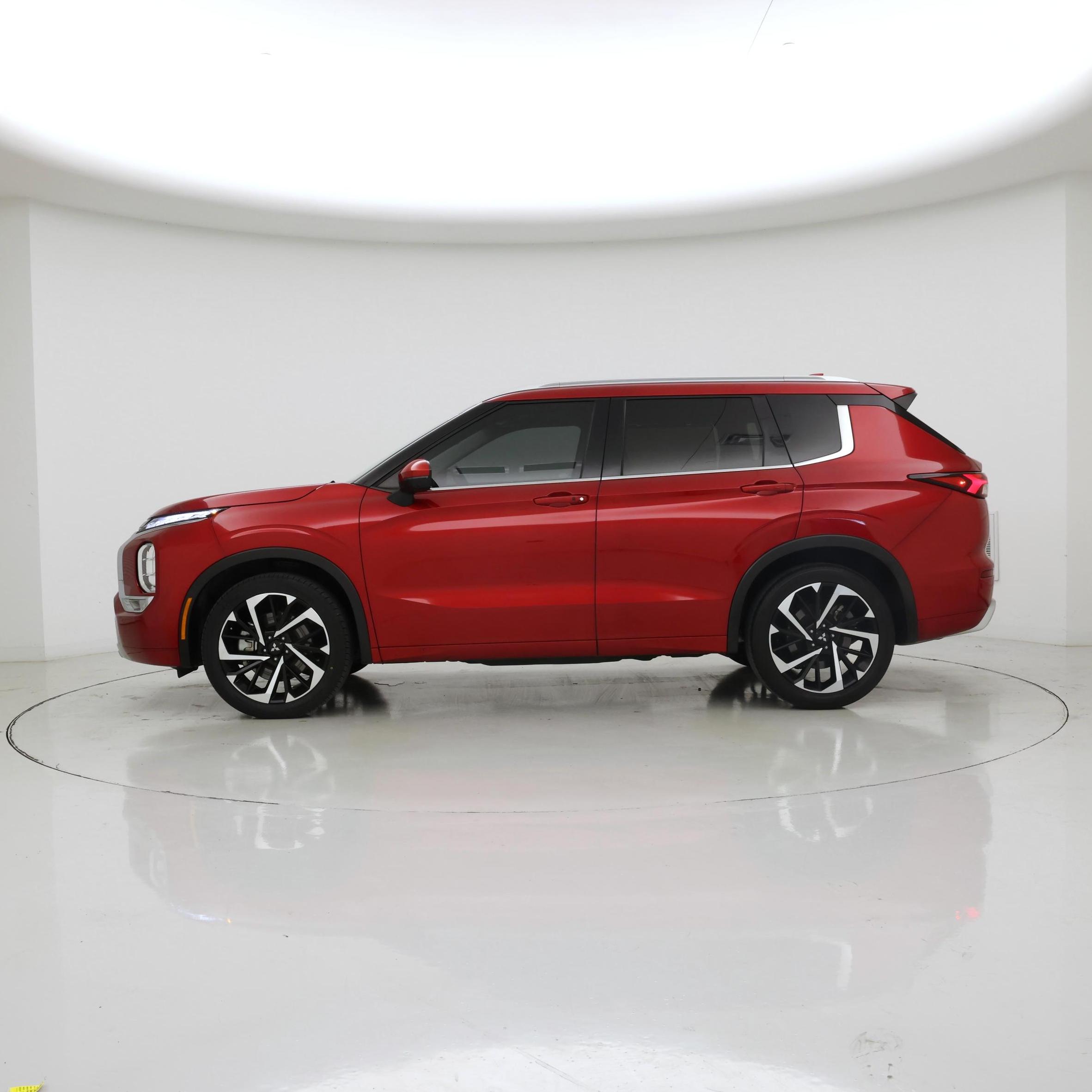 Thumbnail: 2023 Mitsubishi Outlander - 3