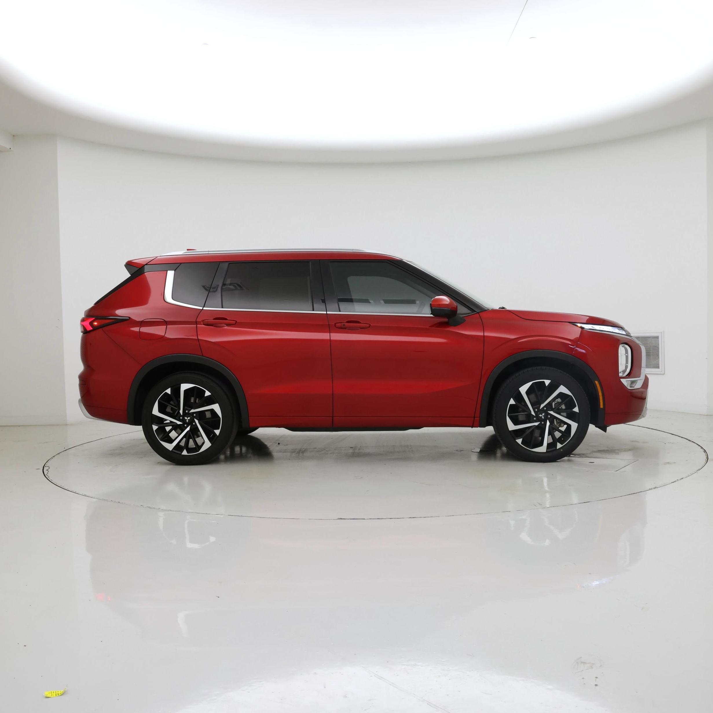 Thumbnail: 2023 Mitsubishi Outlander - 7