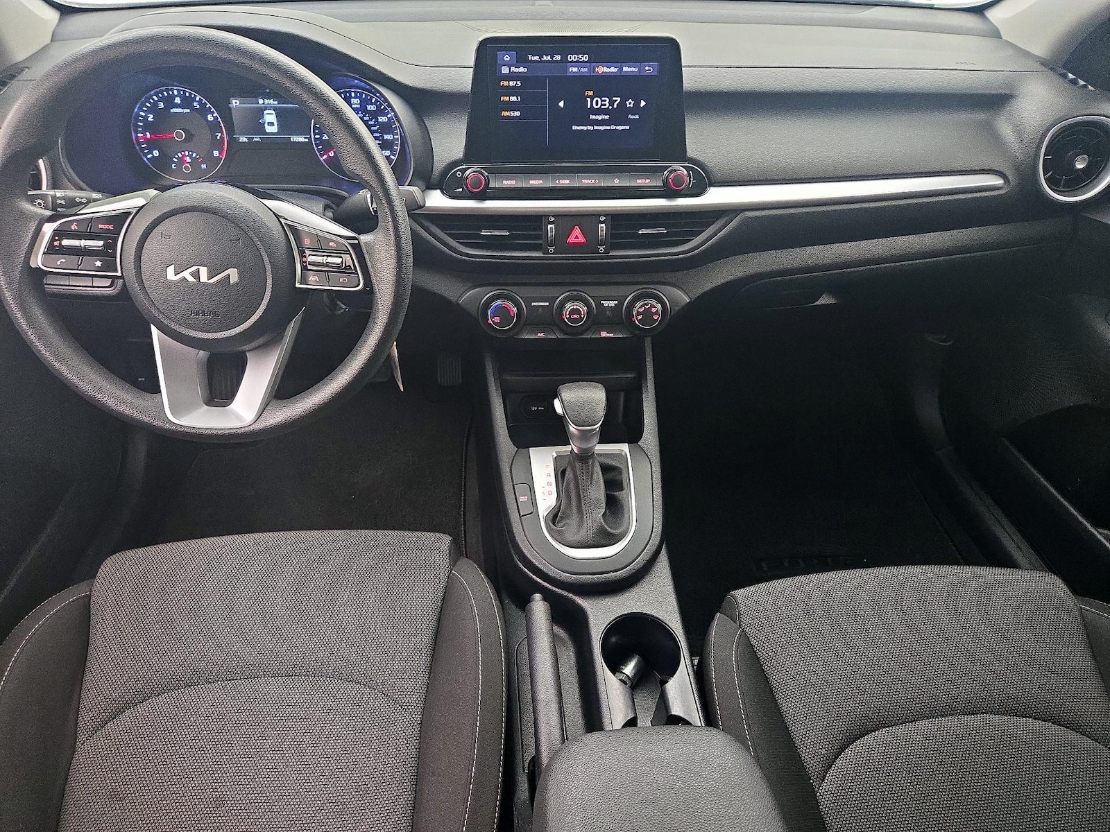 2024 Kia Forte LXS - Photo 10