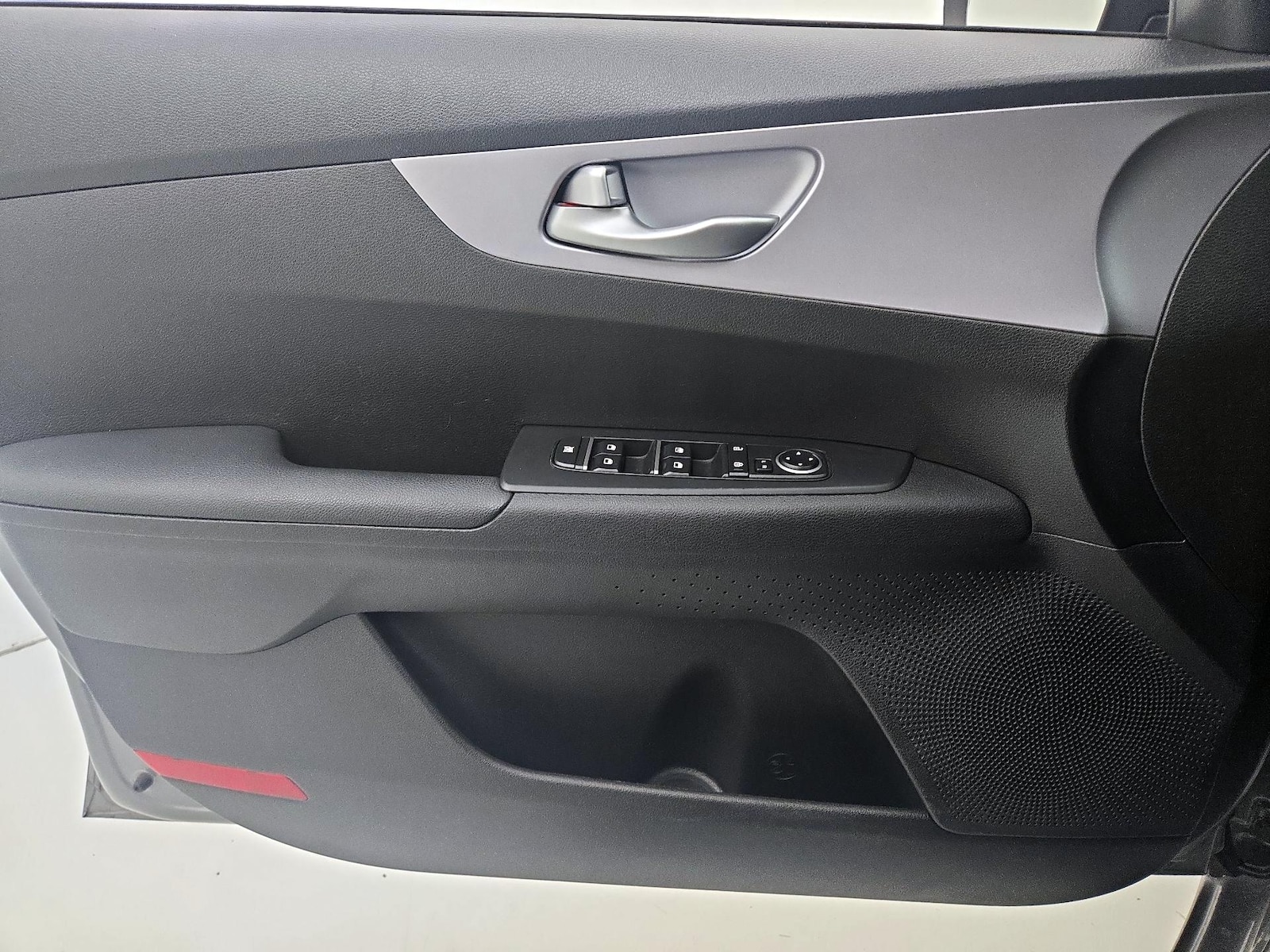 2024 Kia Forte LXS - Photo 11