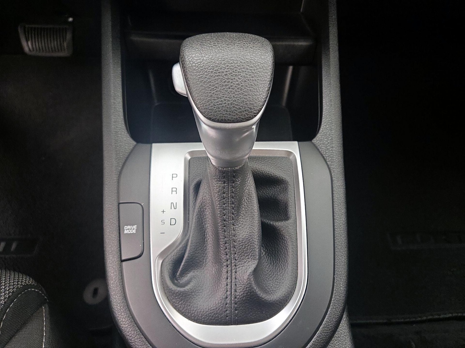 2024 Kia Forte LXS - Photo 16