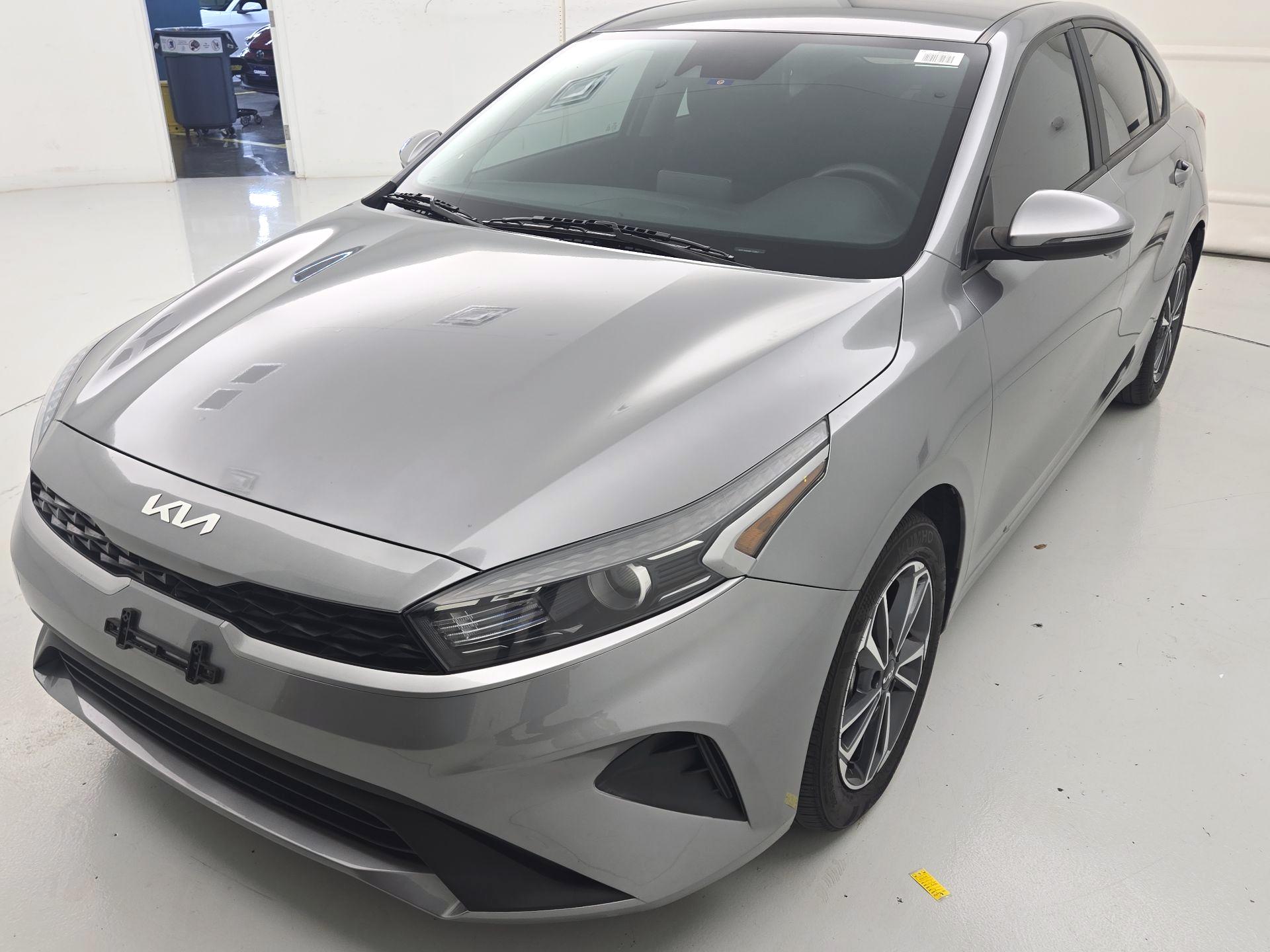 Thumbnail: 2024 Kia Forte - 3