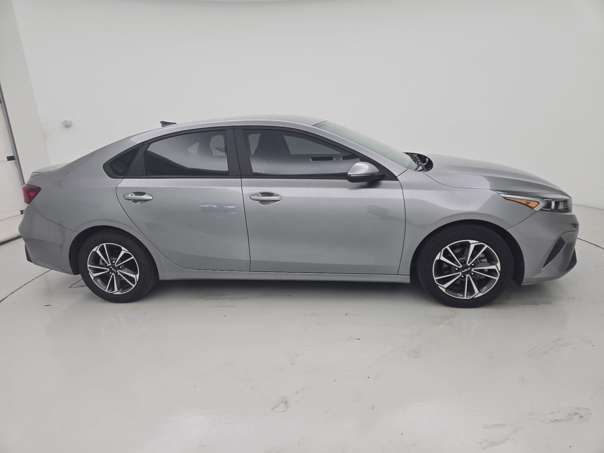 Thumbnail: 2024 Kia Forte - 4