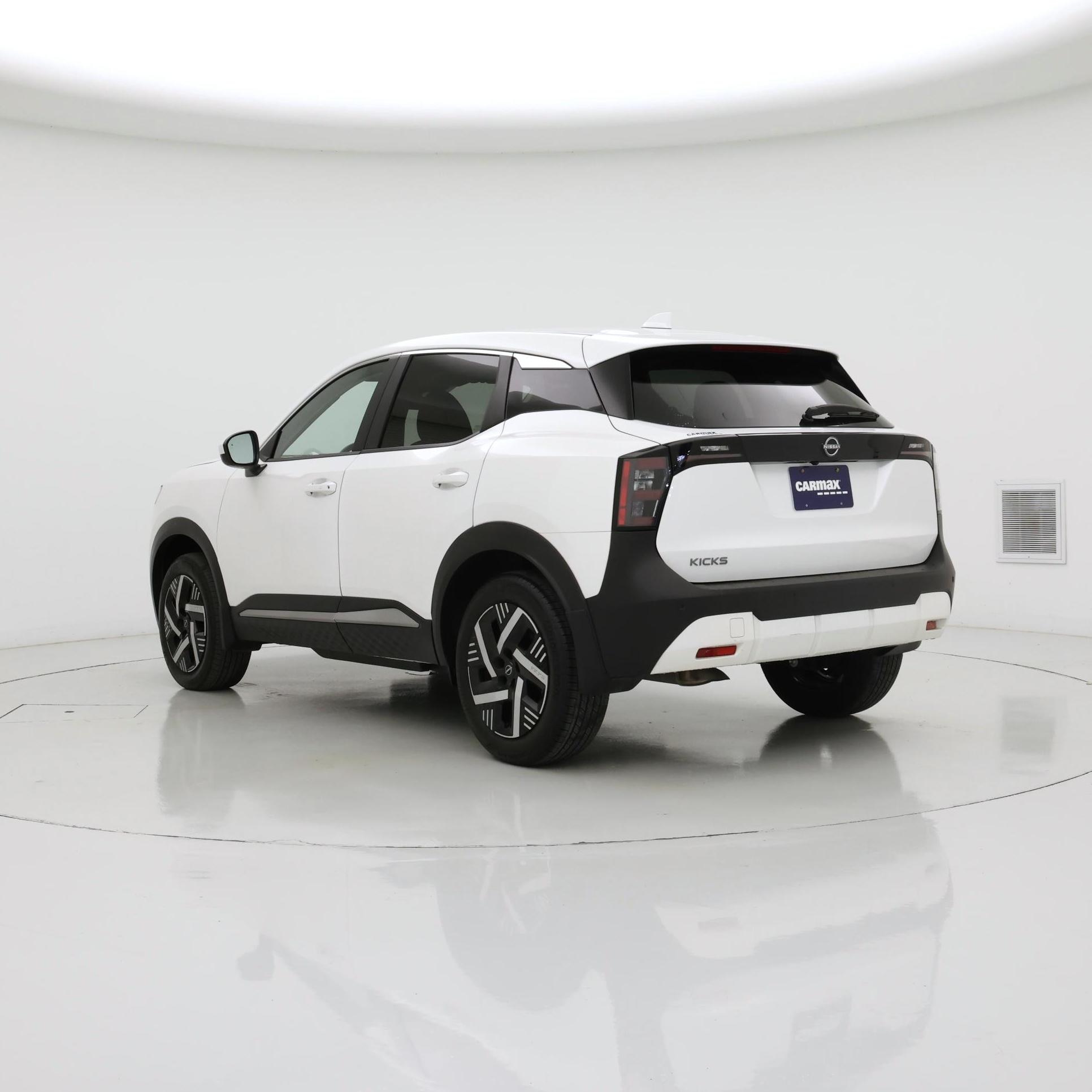 Thumbnail: 2025 Nissan Kicks - 2