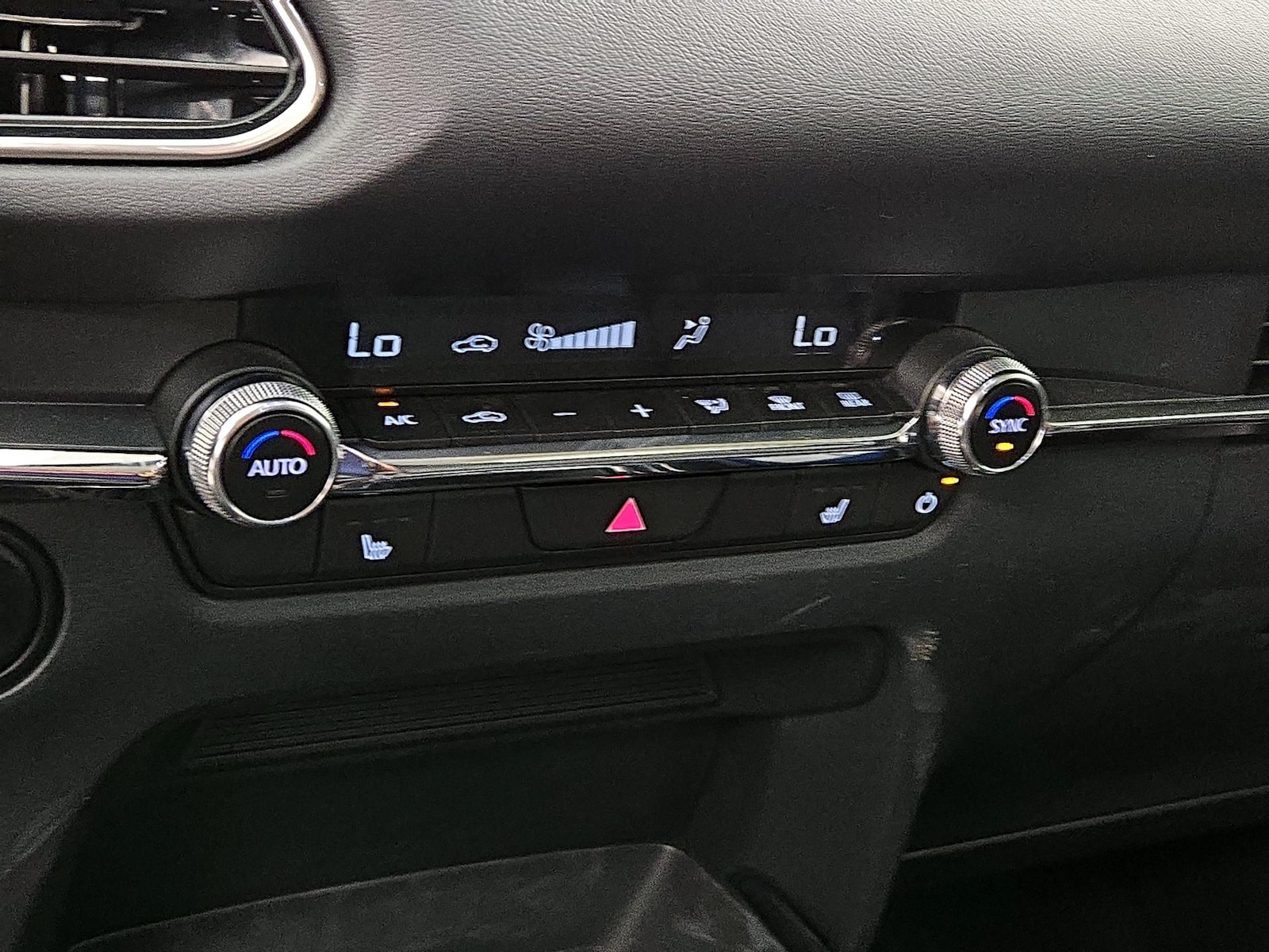 2025 Mazda CX-30 Premium - Photo 18