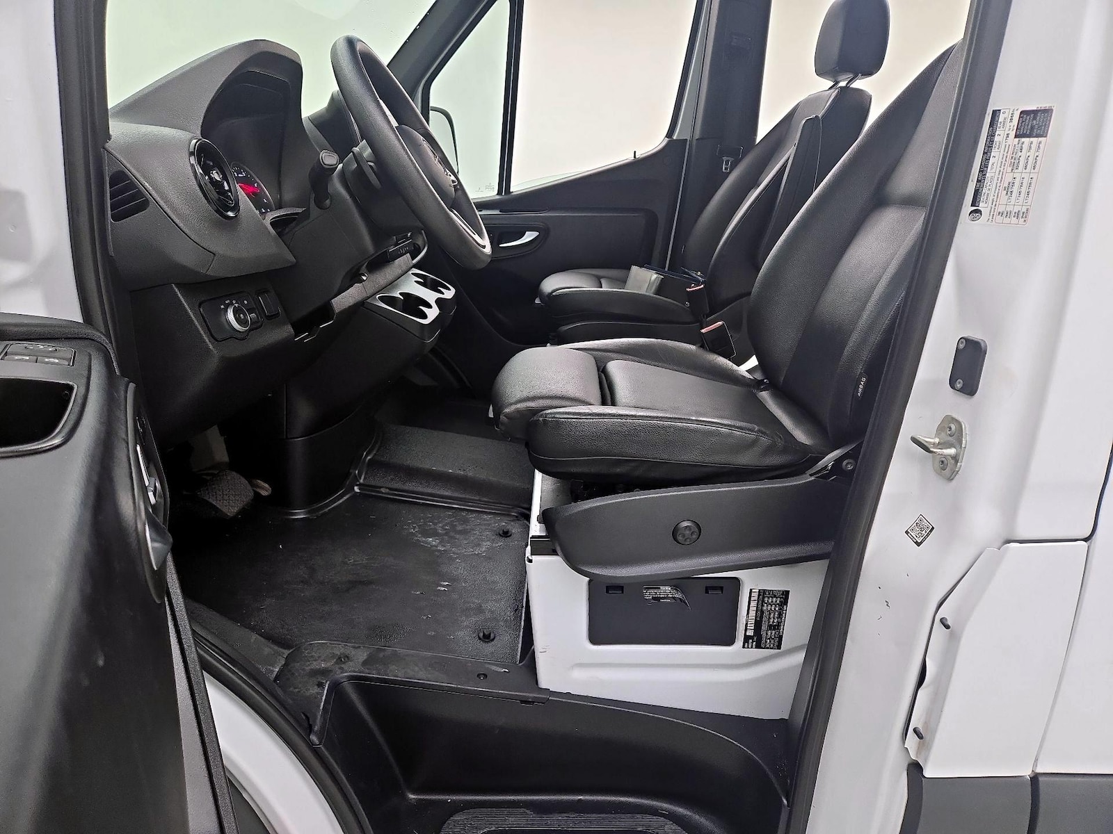 Side Airbags & Leatherette Seats