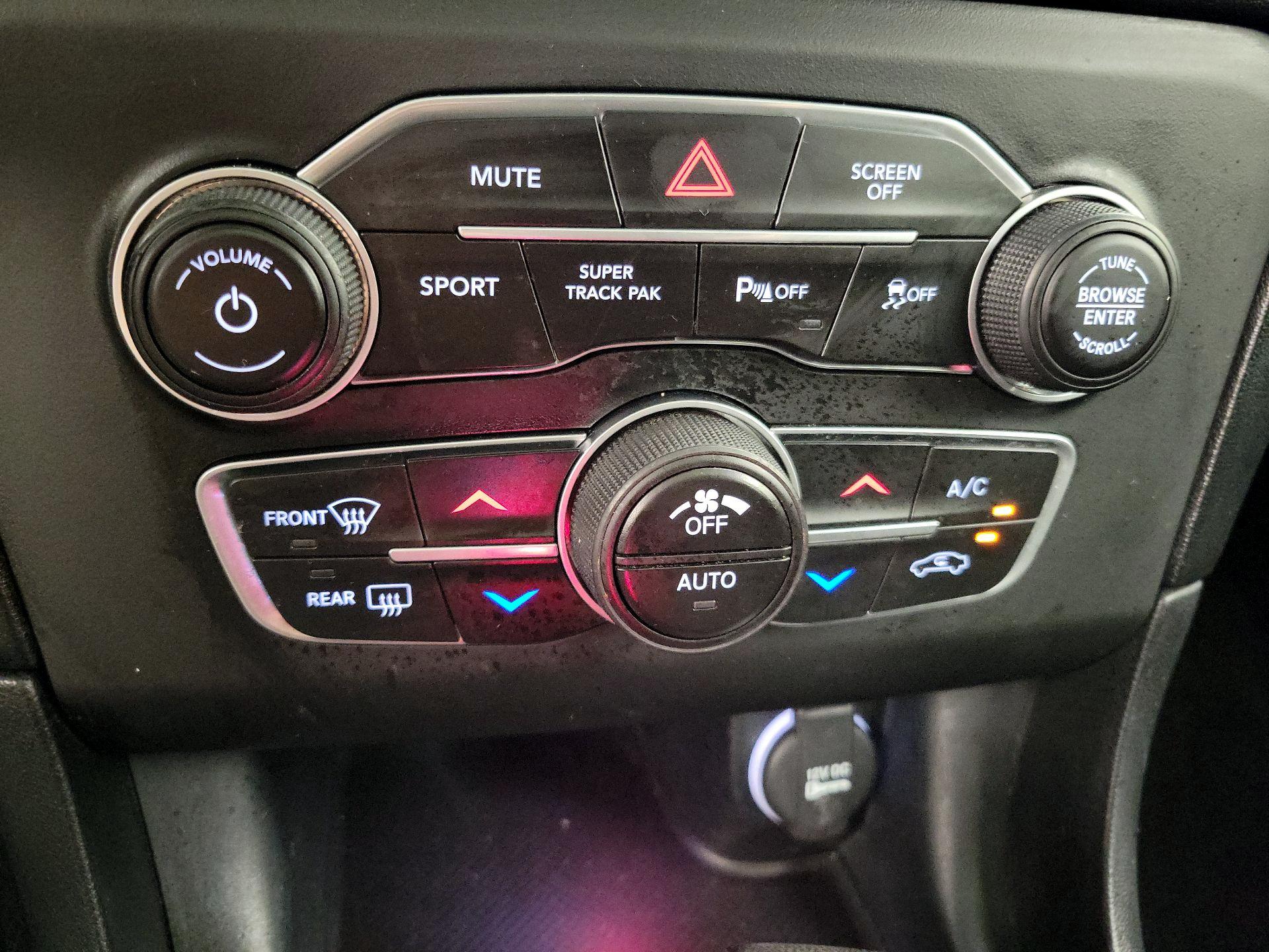 Thumbnail: 2019 Dodge Charger - 16