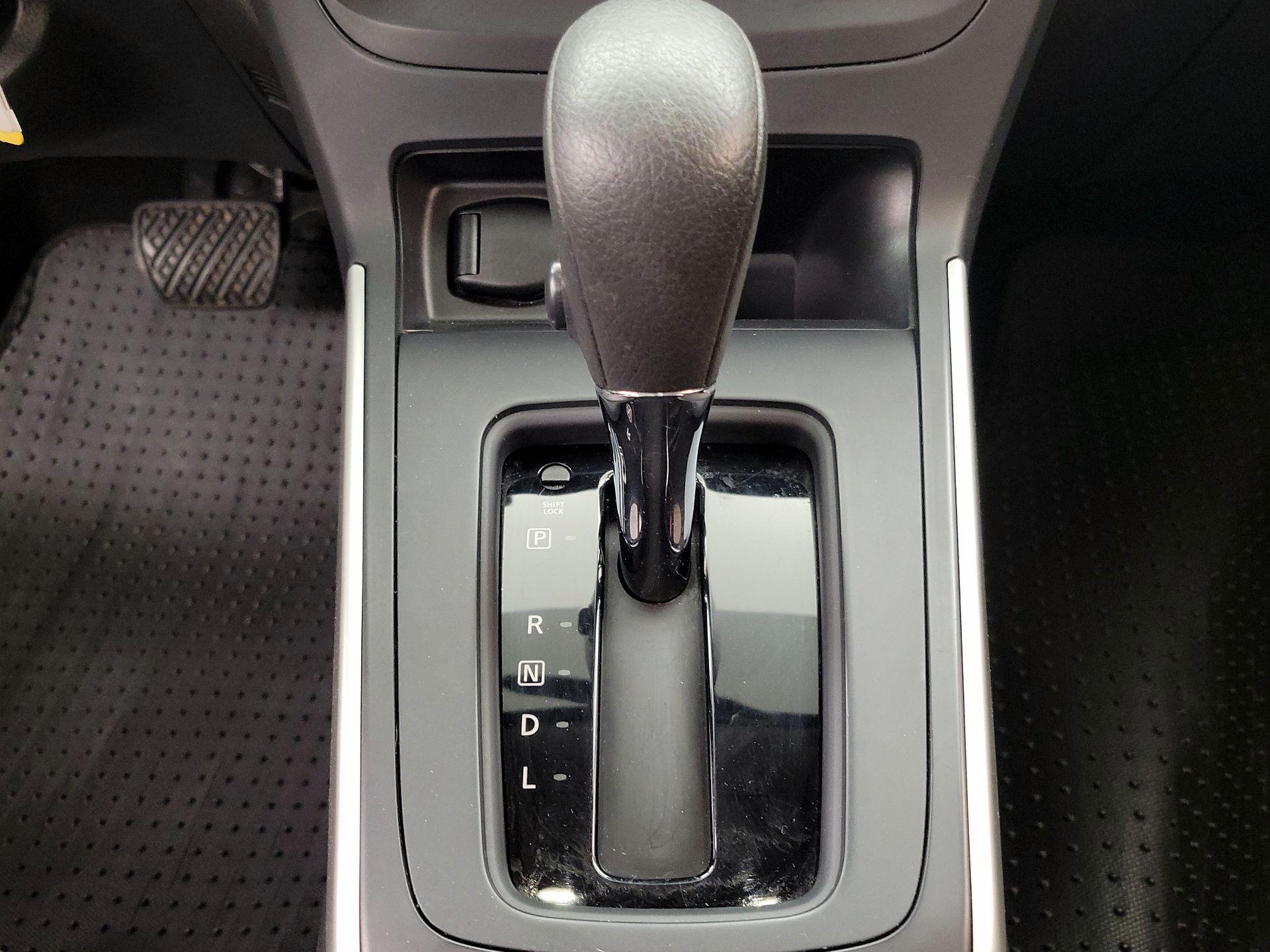 Thumbnail: 2019 Nissan Sentra - 17