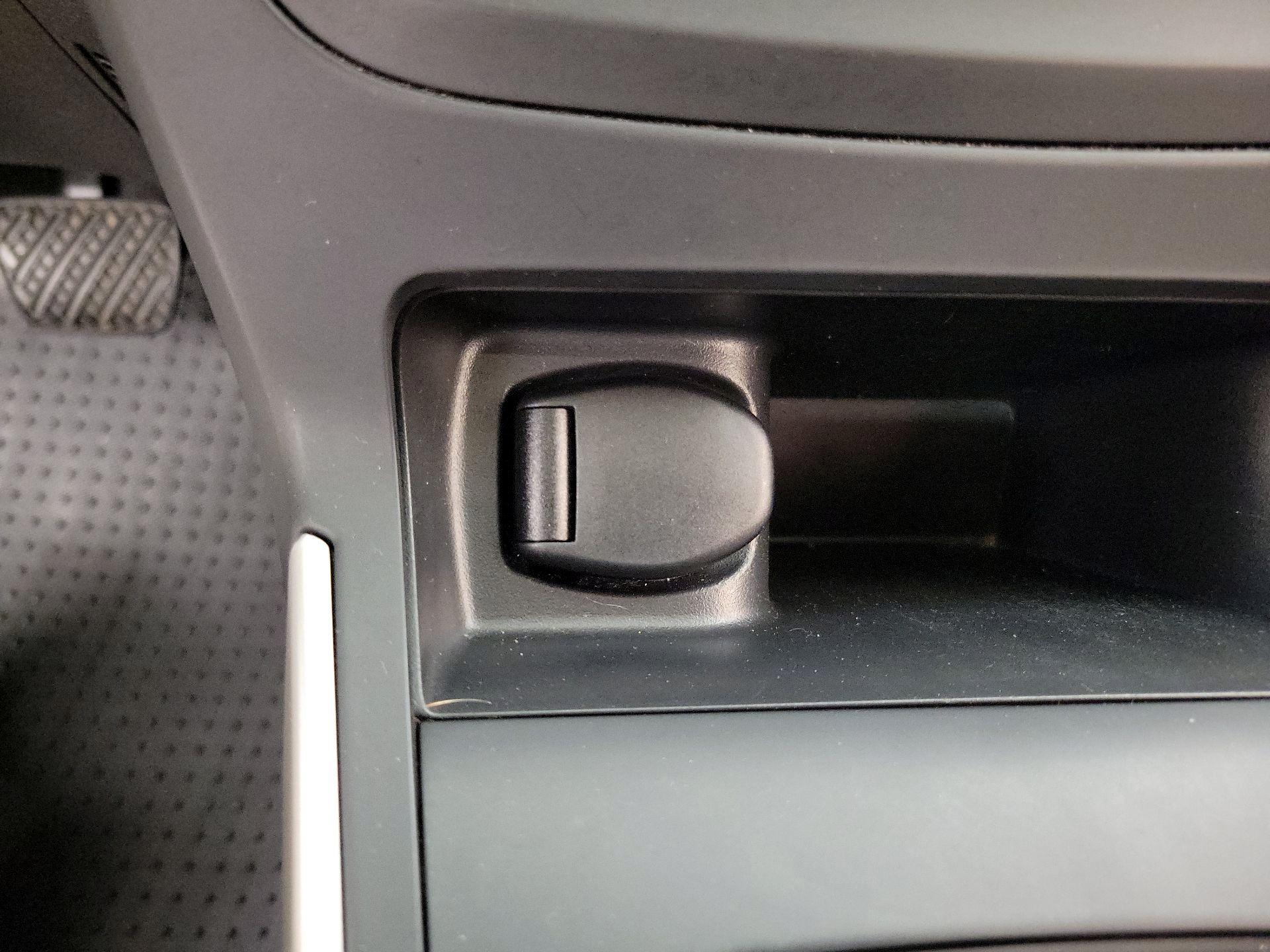Thumbnail: 2019 Nissan Sentra - 18