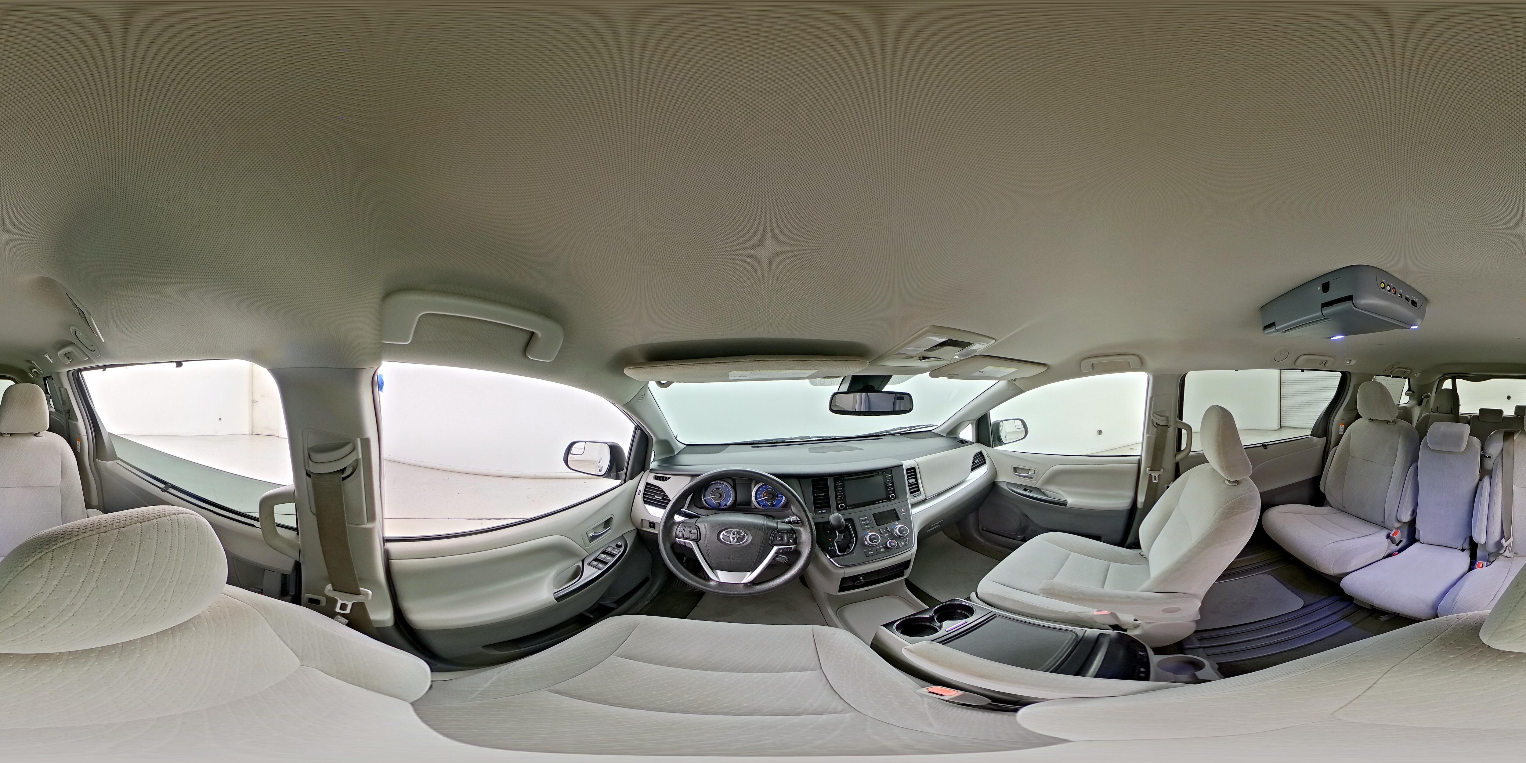 2018 Toyota Sienna LE - Photo 26