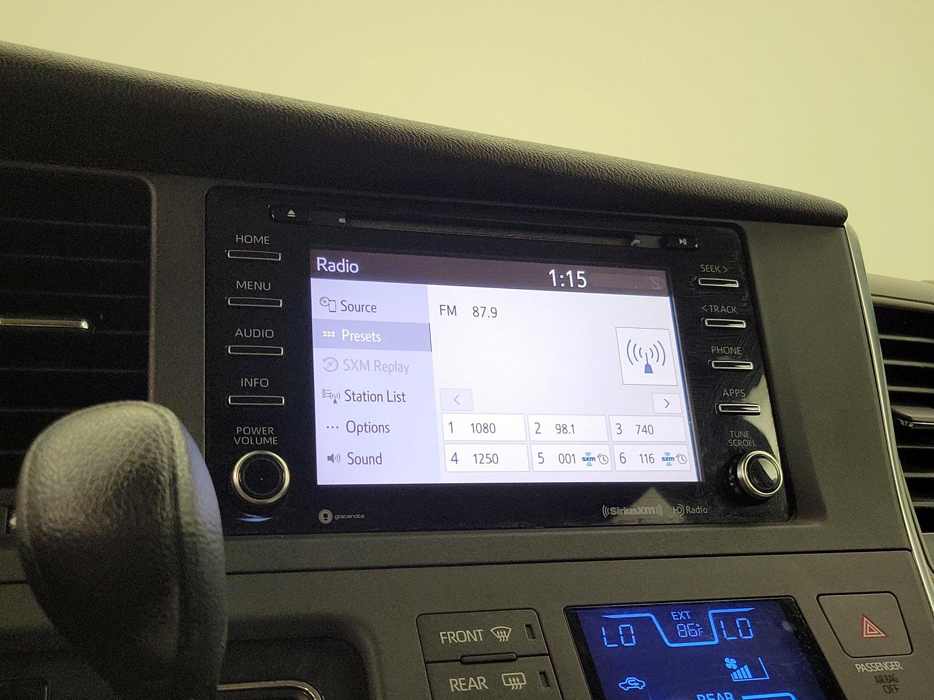 Thumbnail: 2018 Toyota Sienna - 15