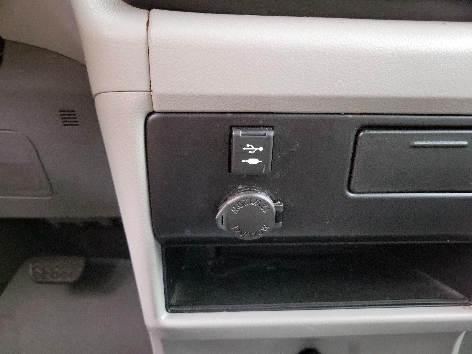 2018 Toyota Sienna LE - Photo 19