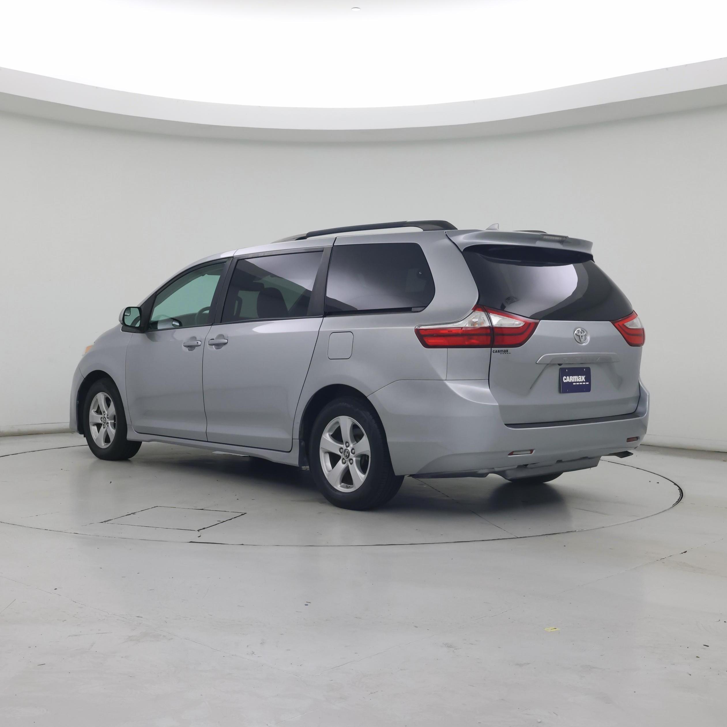 Thumbnail: 2018 Toyota Sienna - 2